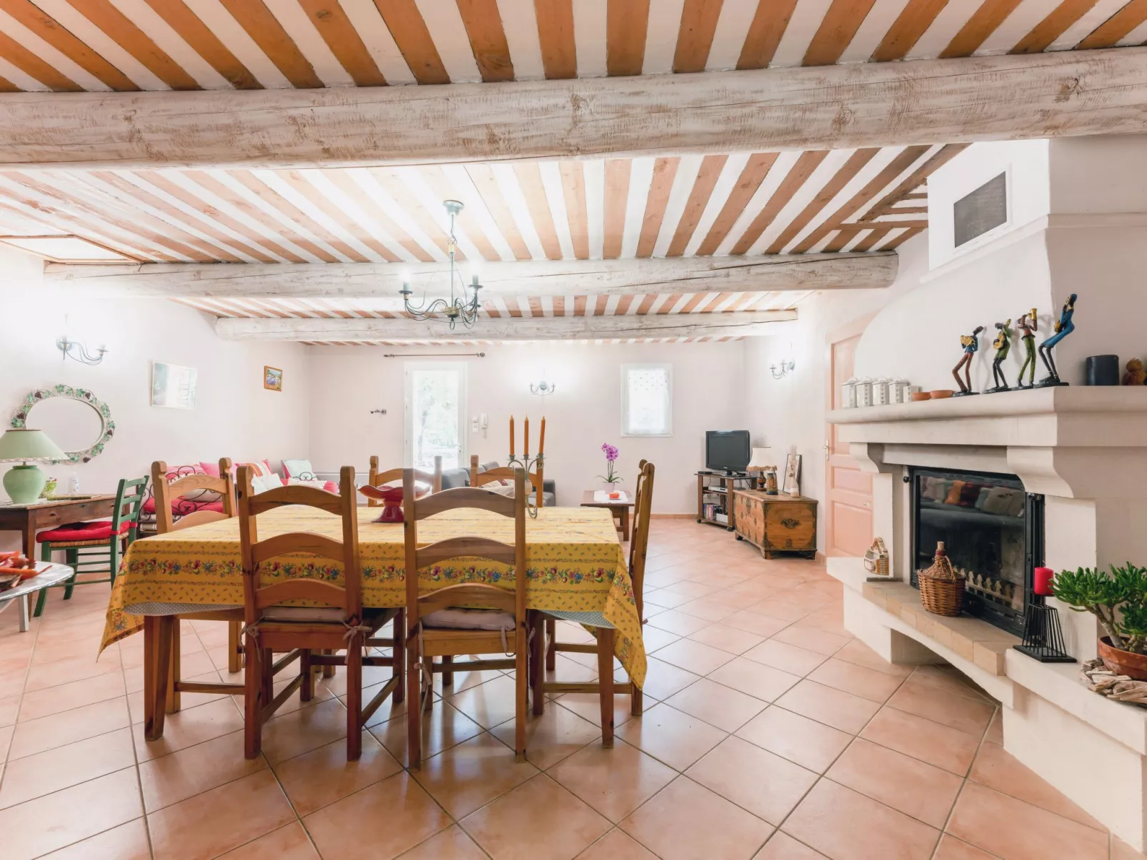 La Pinède-Inside