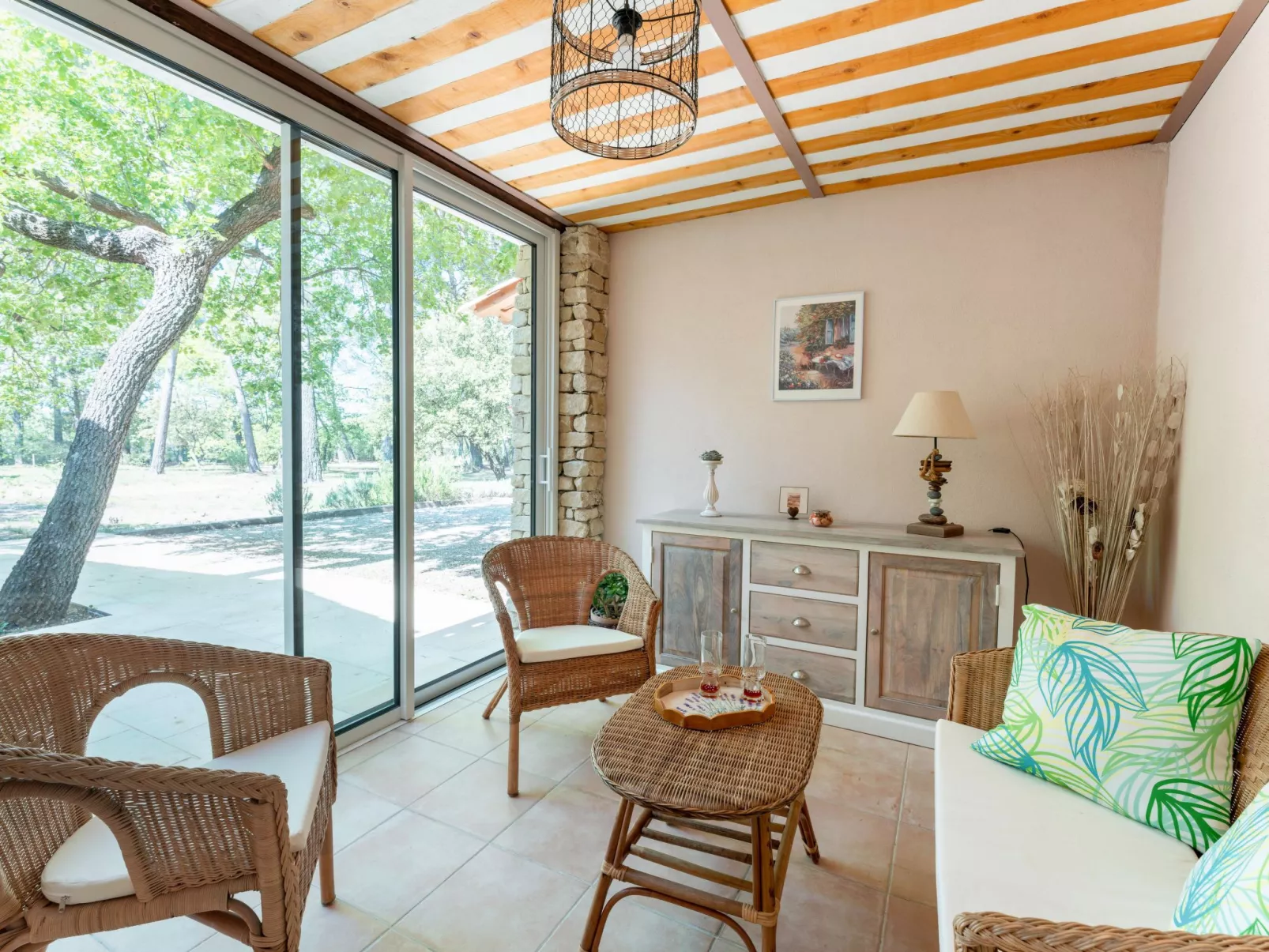 La Pinède-Inside