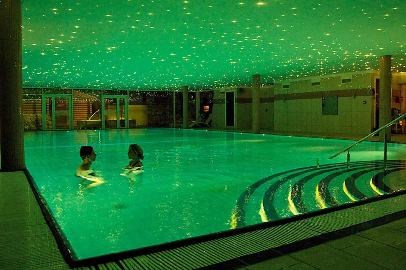 2 levels, 6 persons-Pool
