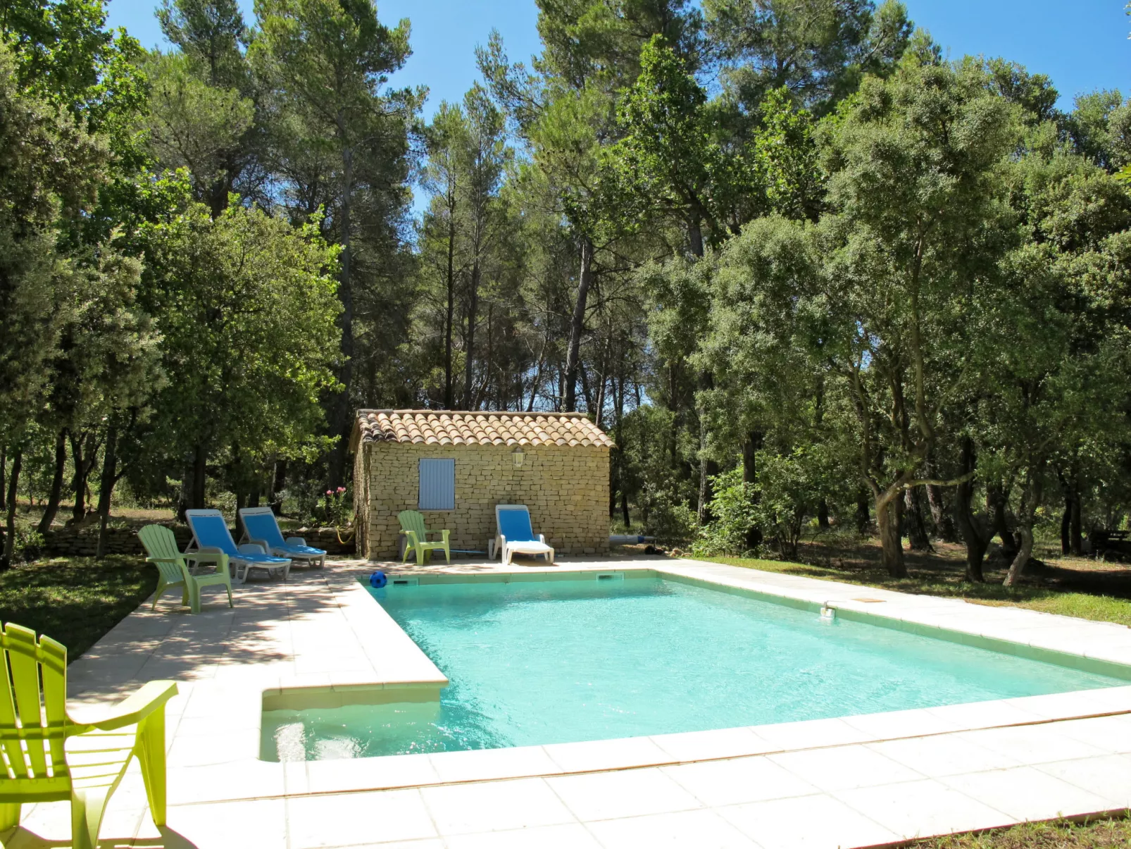 La Pinède-Outside
