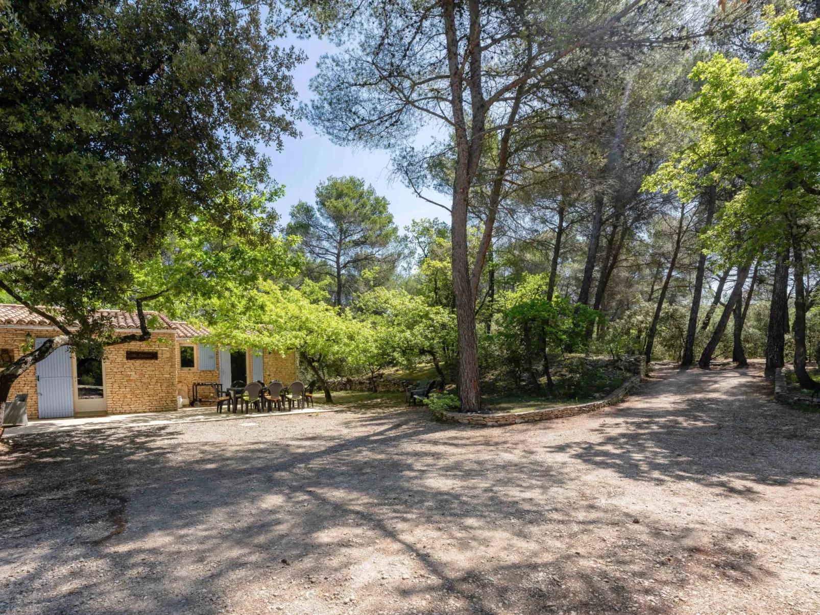 La Pinède-Outside