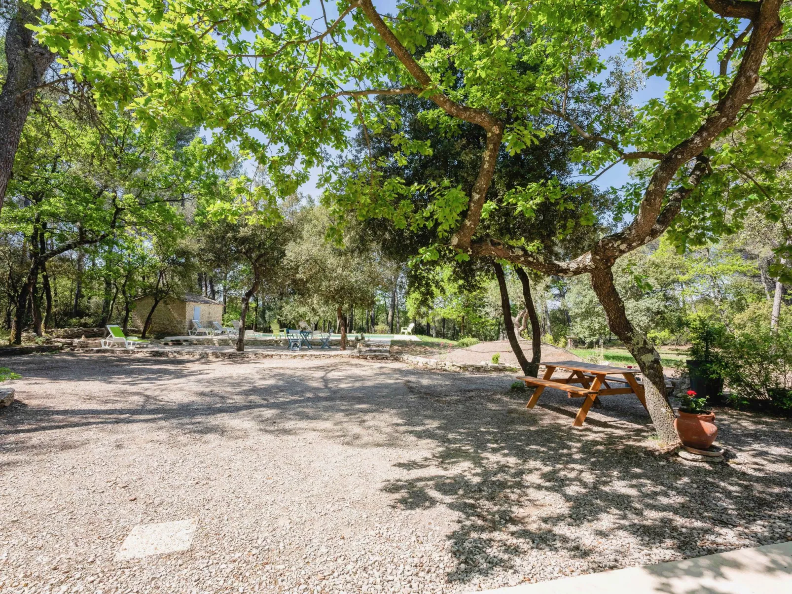 La Pinède-Outside