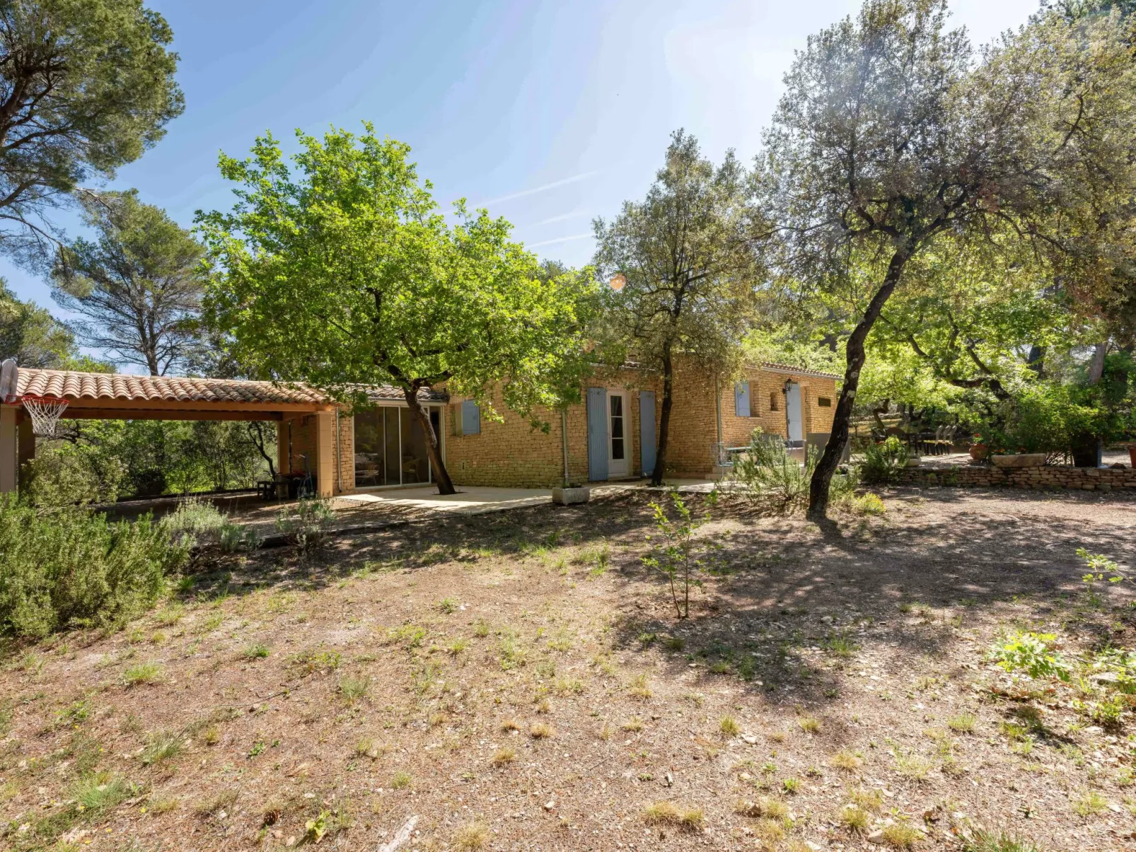 La Pinède-Outside