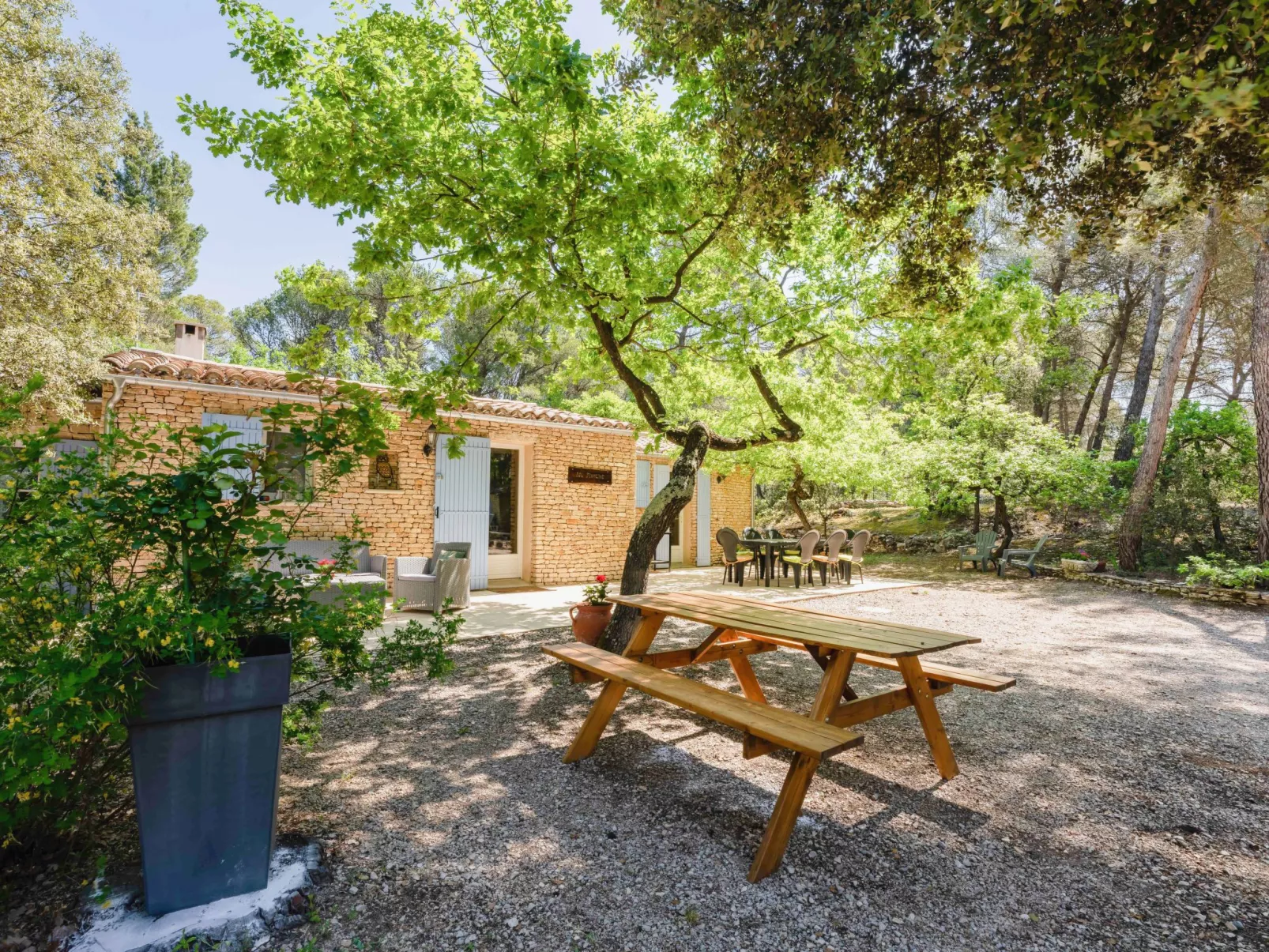 La Pinède-Outside