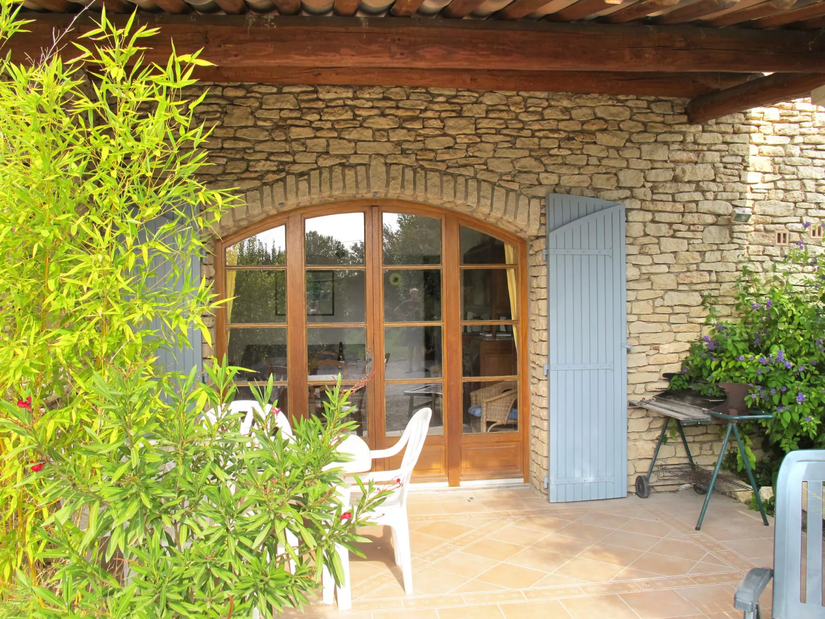 Le Platane-Outside