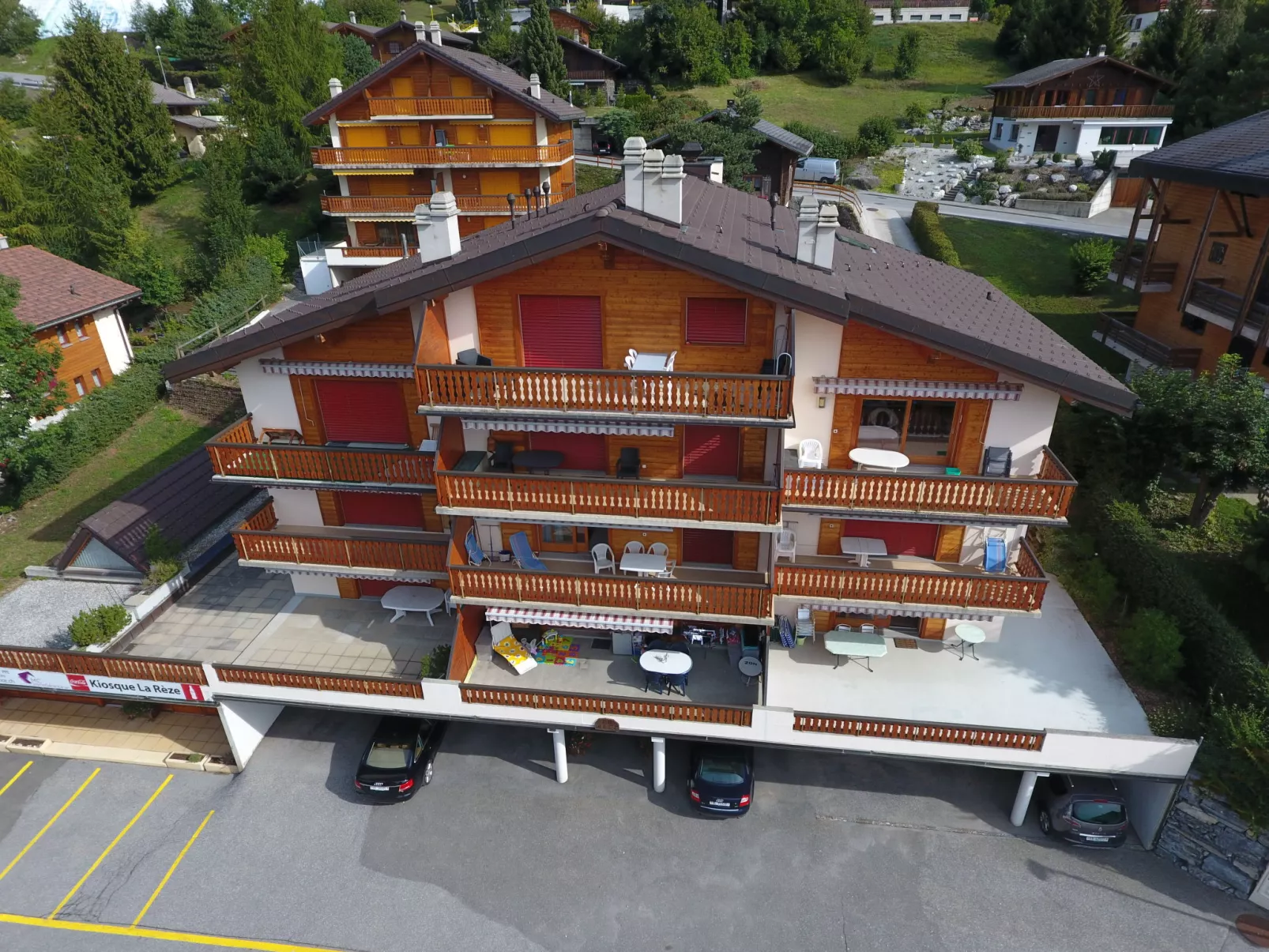 Rèze 6-Outside