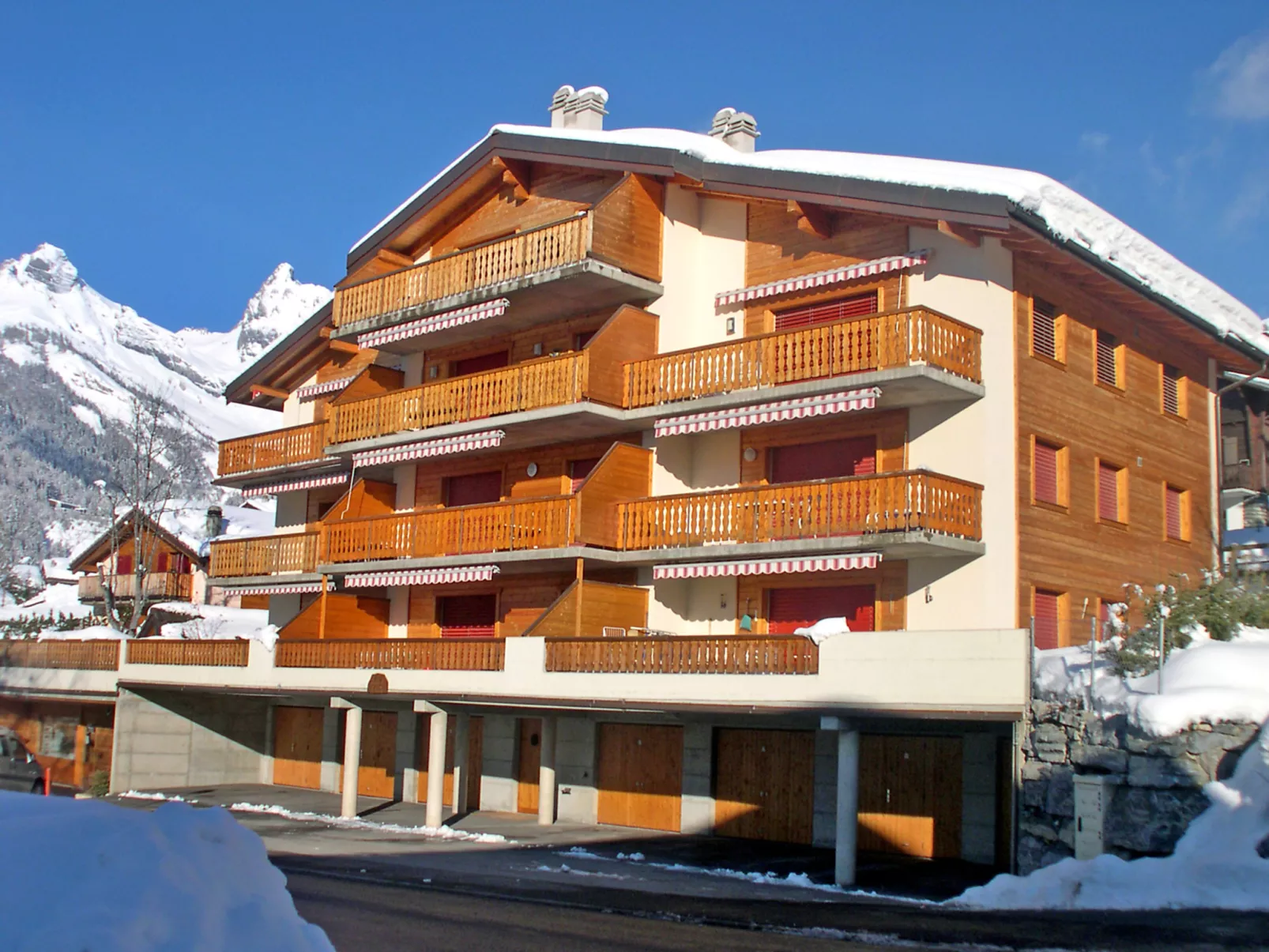 Rèze 6-Outside