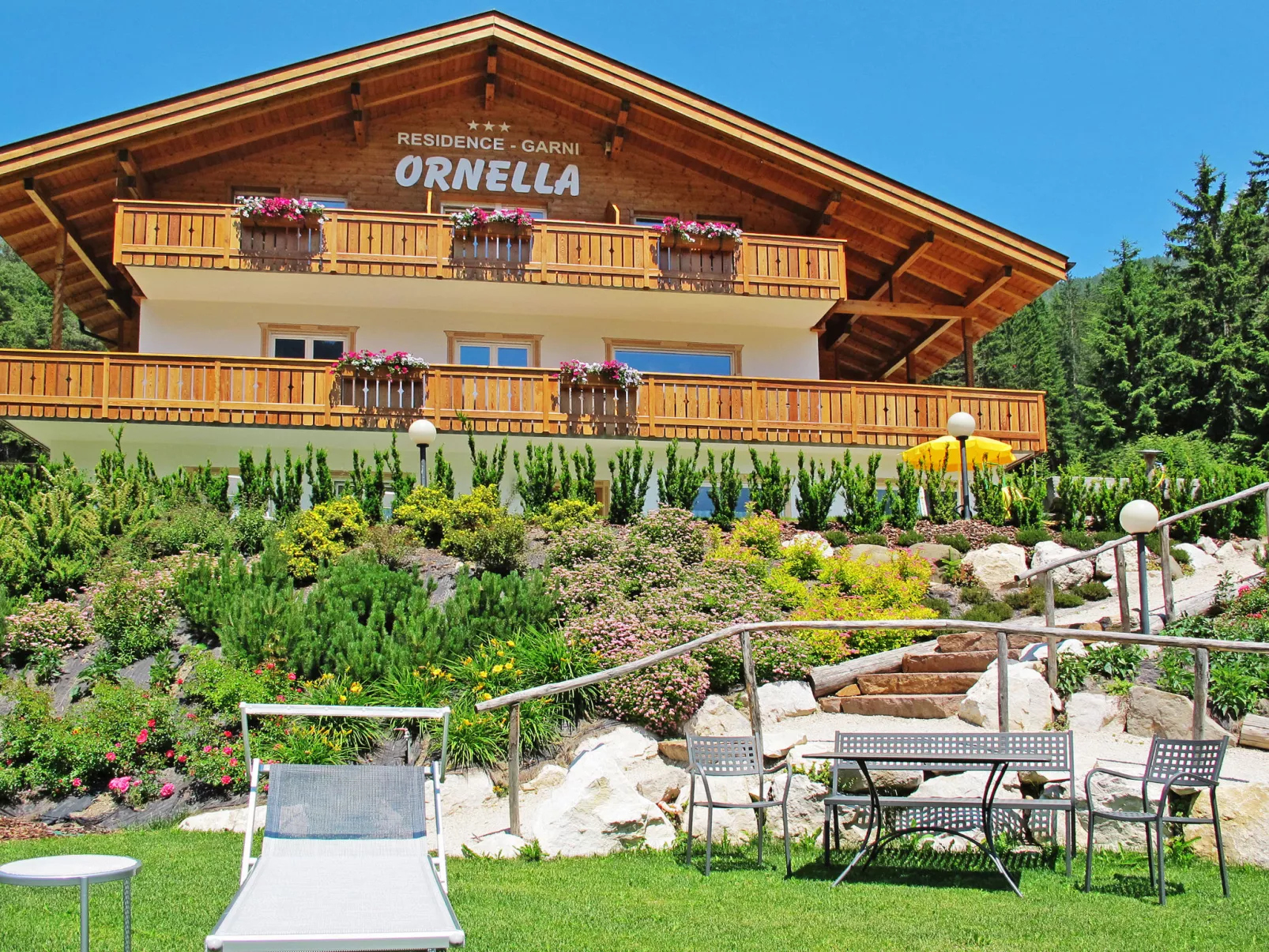 Ornella-Outside