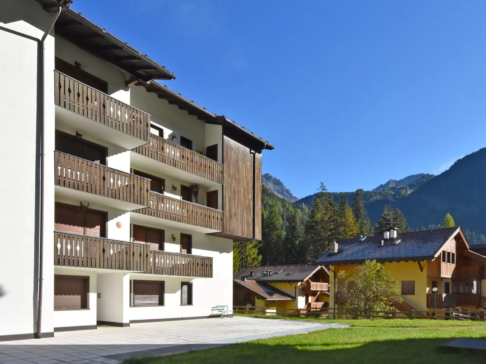 Des Alpes-Outside