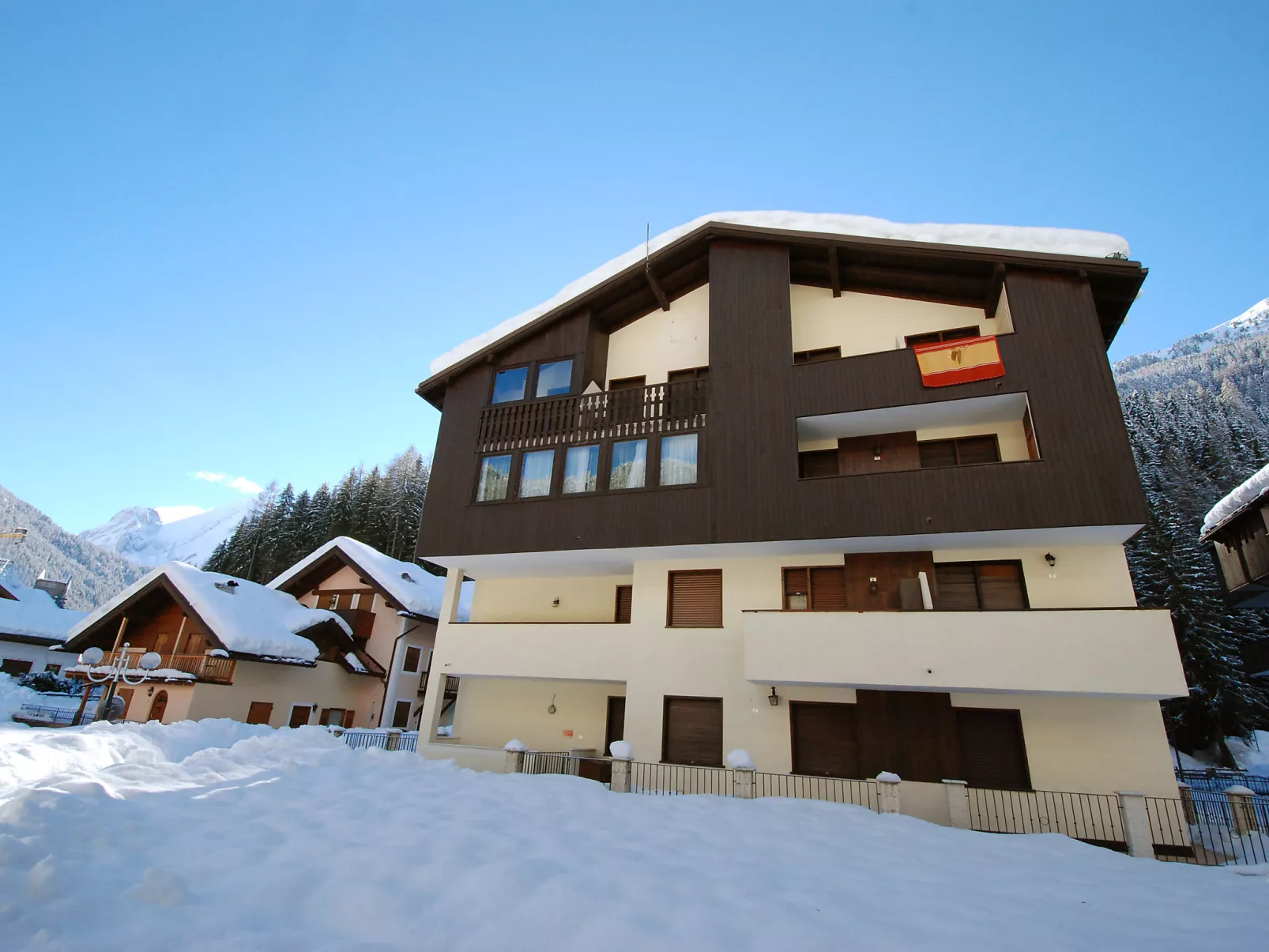 Des Alpes-Outside