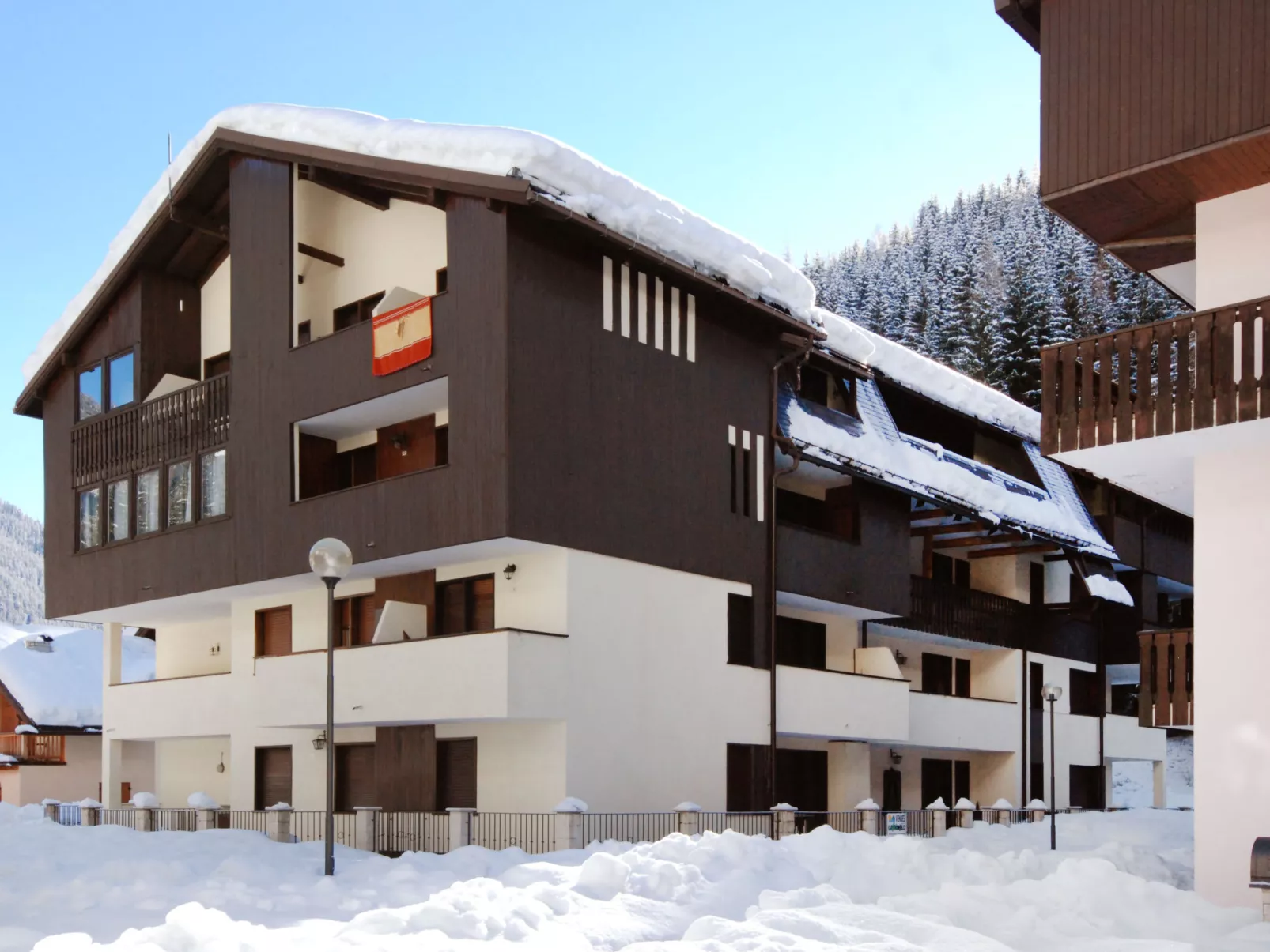 Des Alpes-Outside