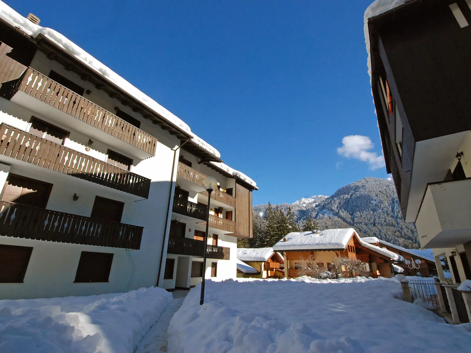 Des Alpes-Outside