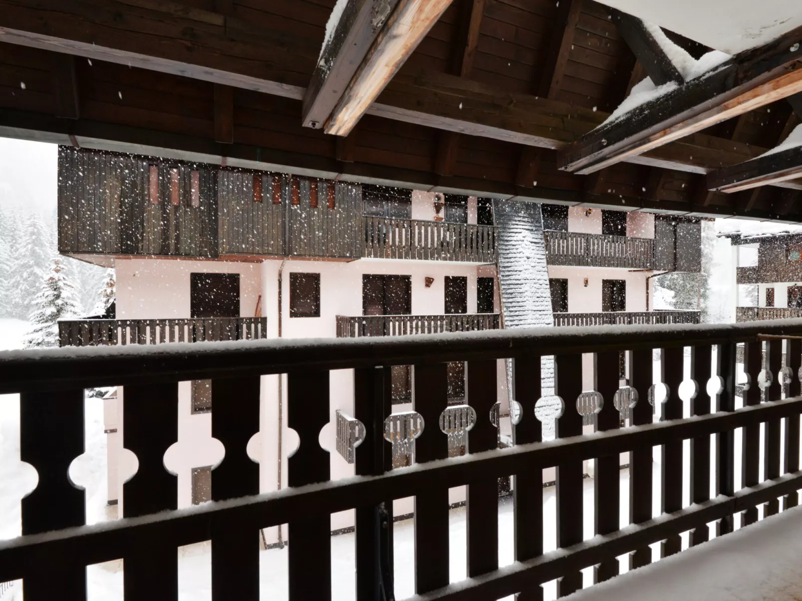 Des Alpes-Outside