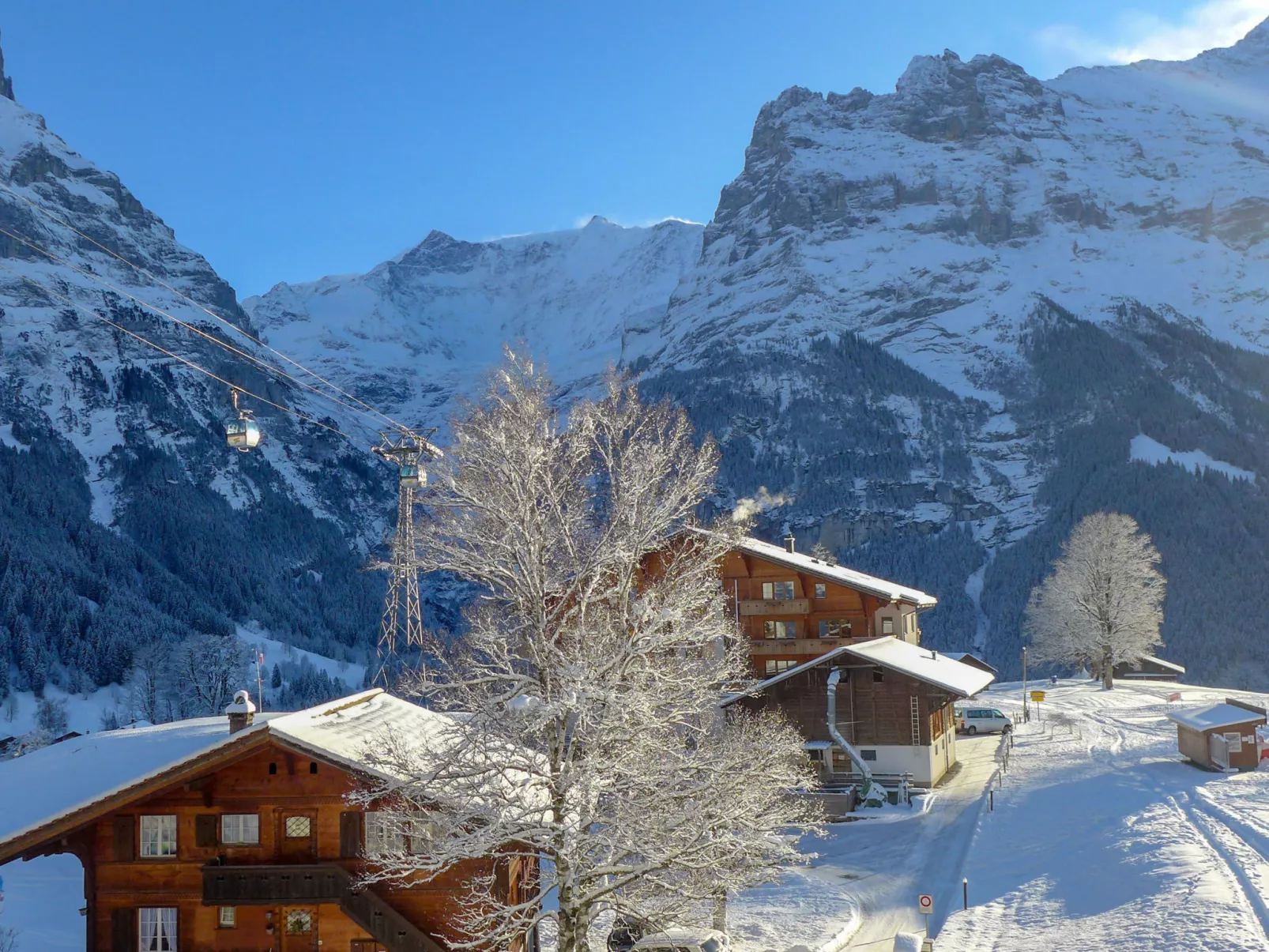 Chalet Bodmisunne-Outside