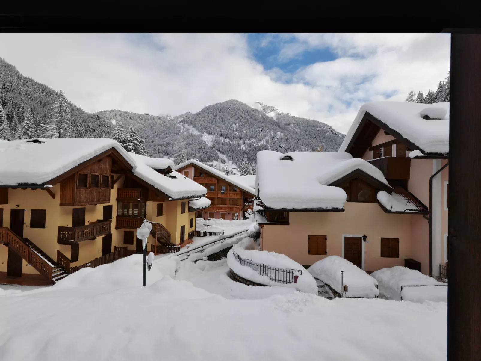 Des Alpes-Outside
