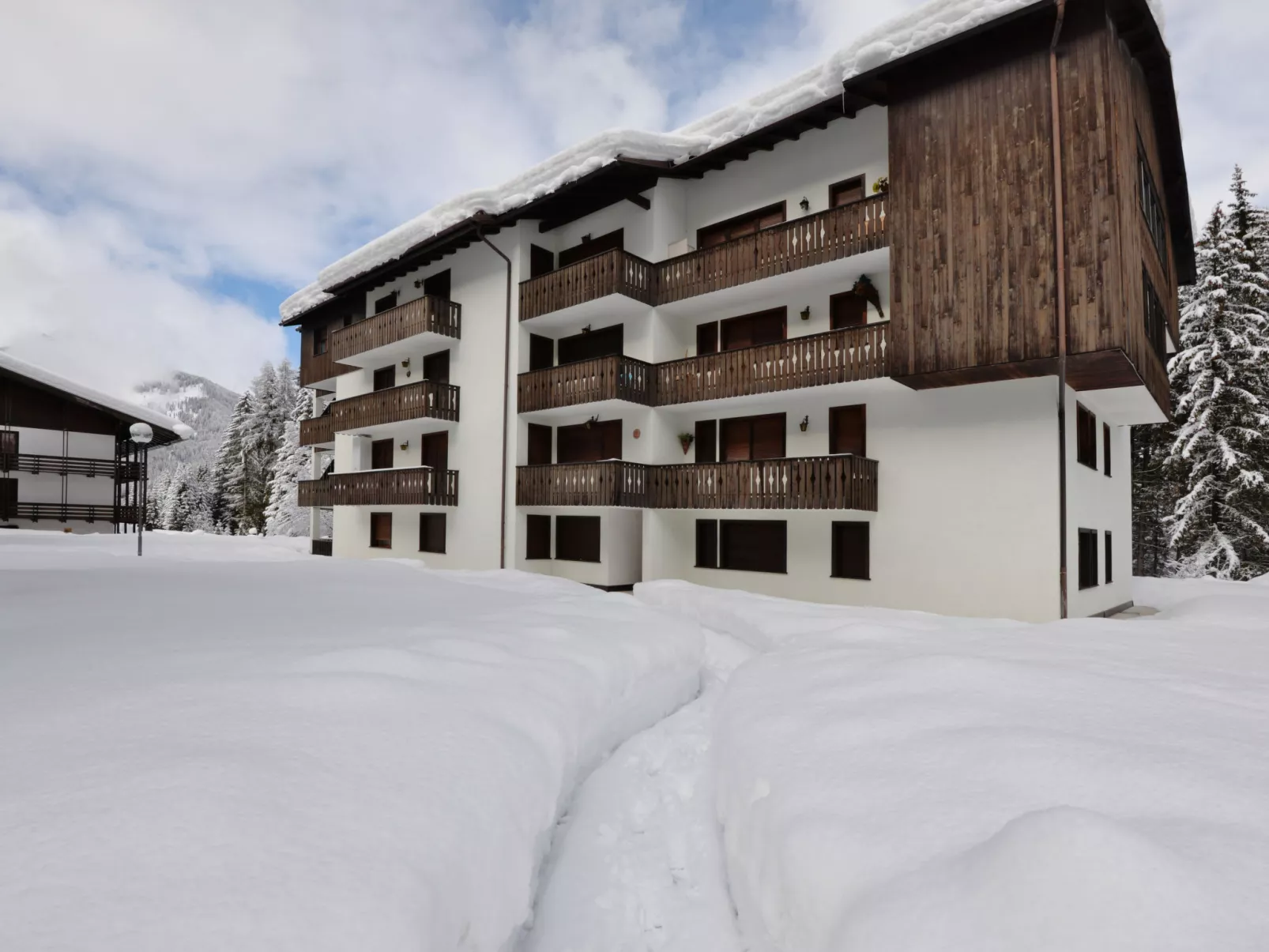 Des Alpes-Outside