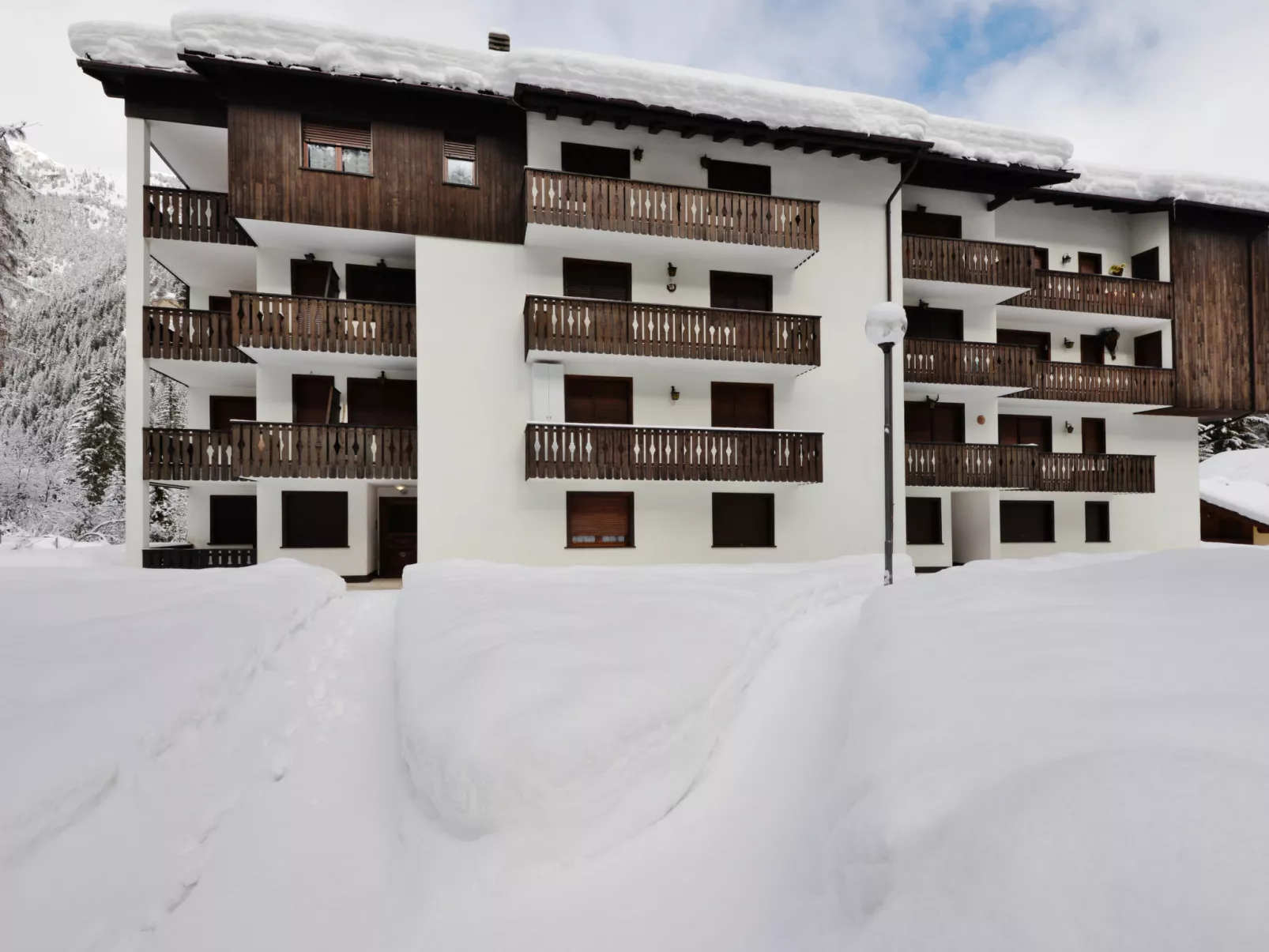 Des Alpes-Outside