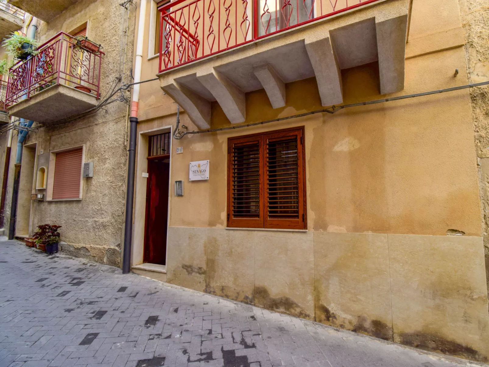 Ginestra SinAgo-Outside