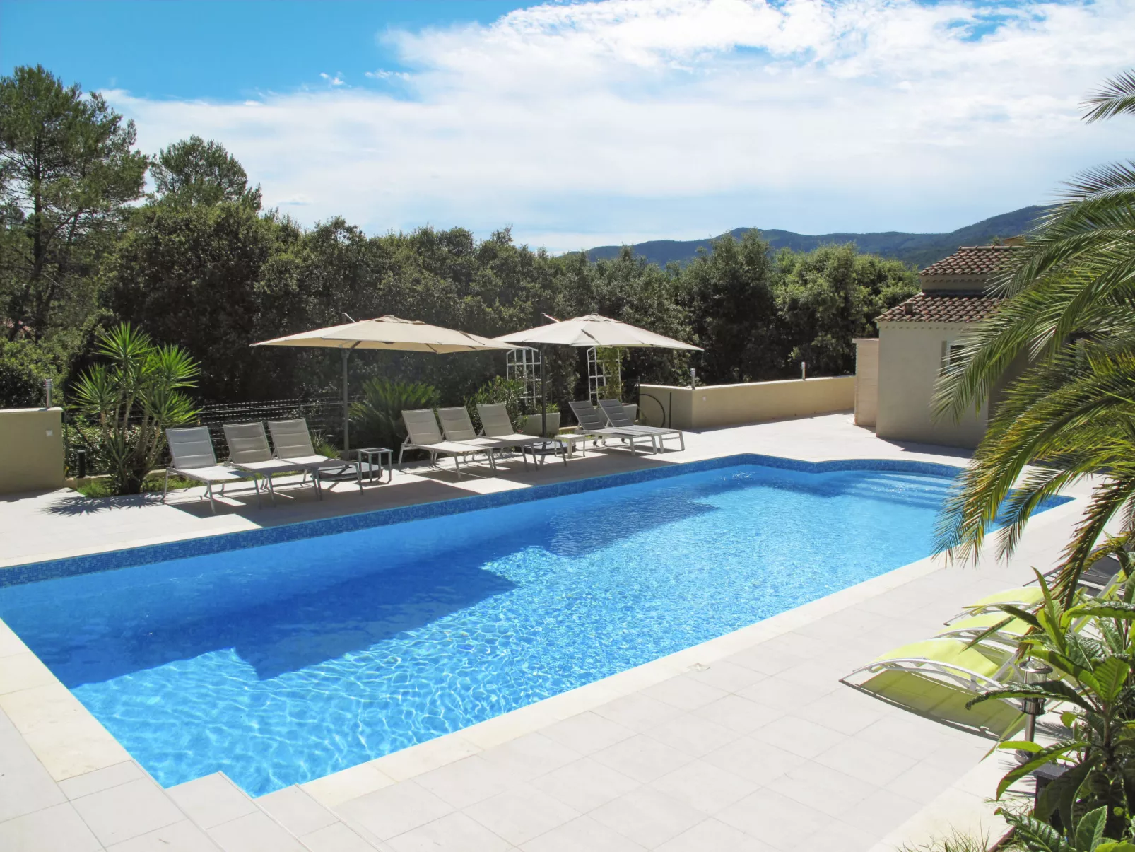 Cros de Gourdin-Outside