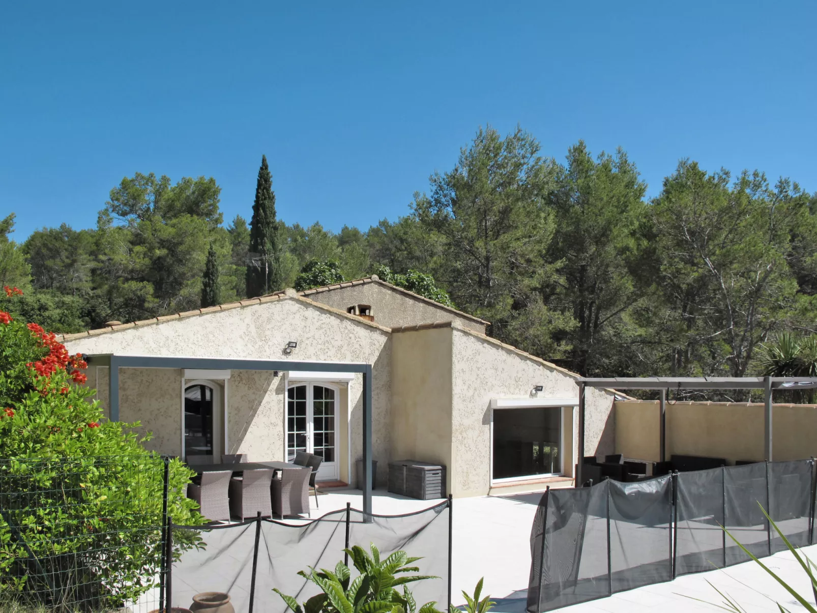 Cros de Gourdin-Outside