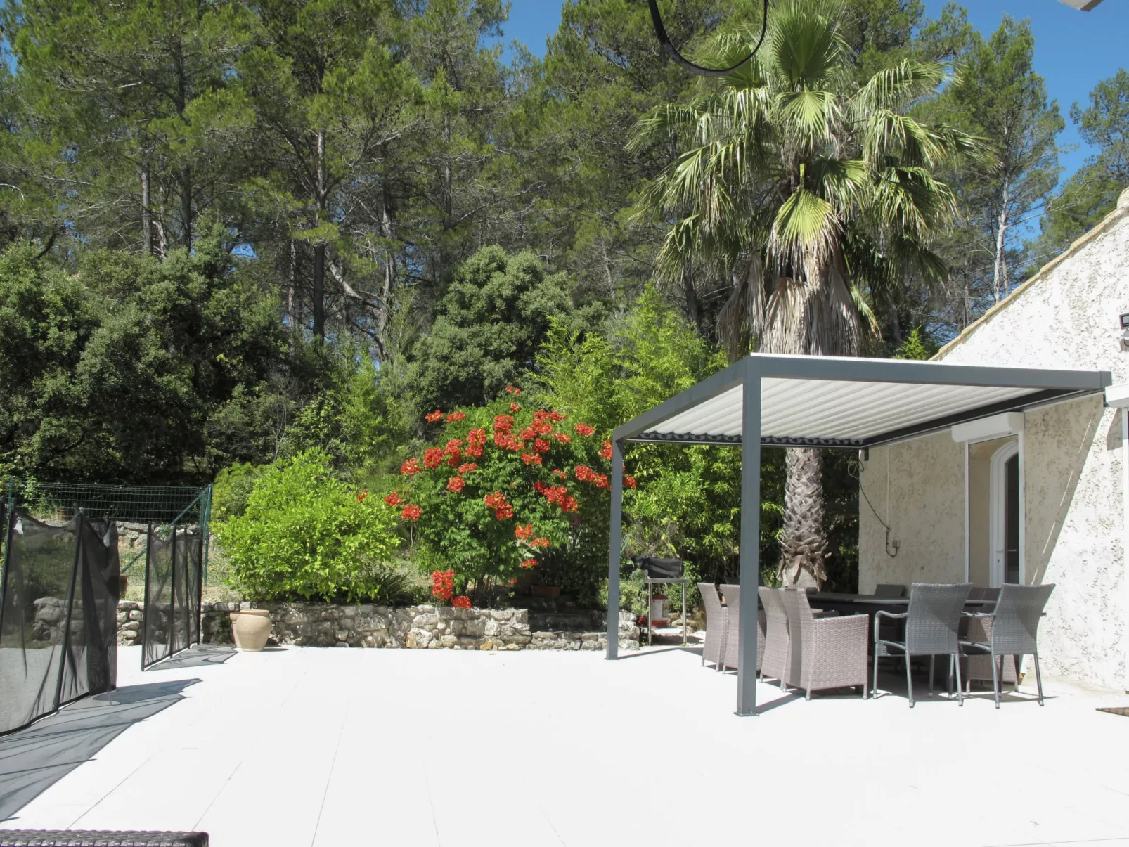 Cros de Gourdin-Outside