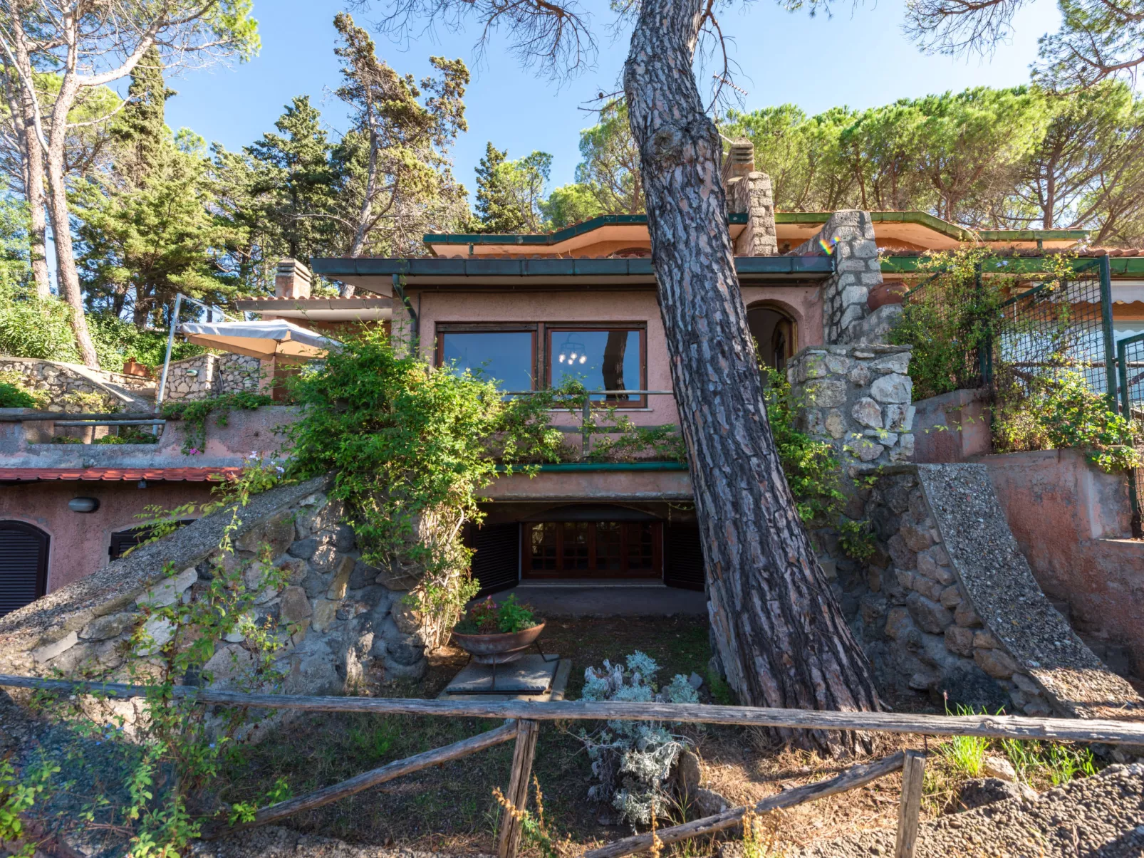 Villa Lara-Outside