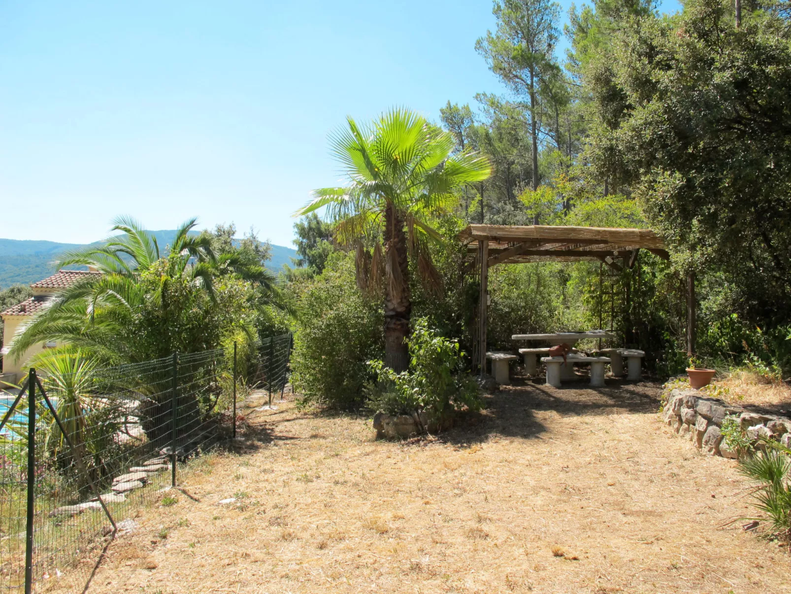Cros de Gourdin-Outside