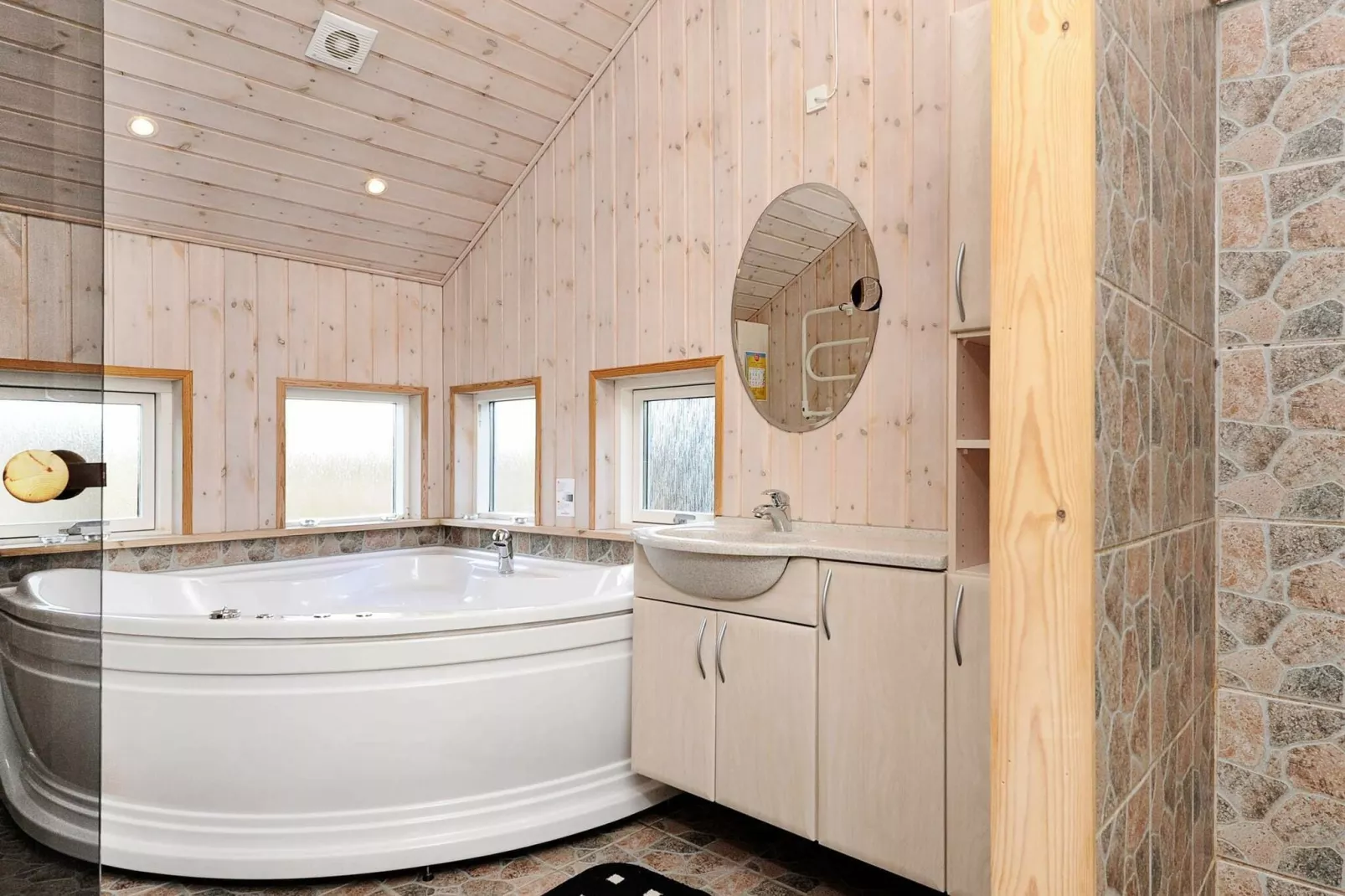 10 person holiday home in Fårvang-By Traum-Spa