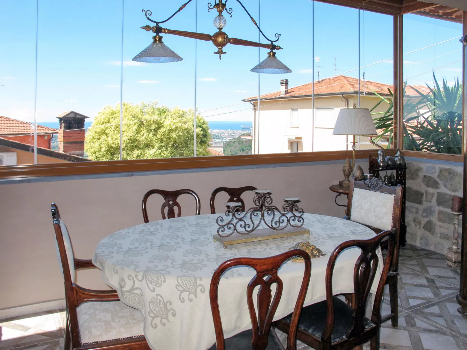 Capo Corso-Inside