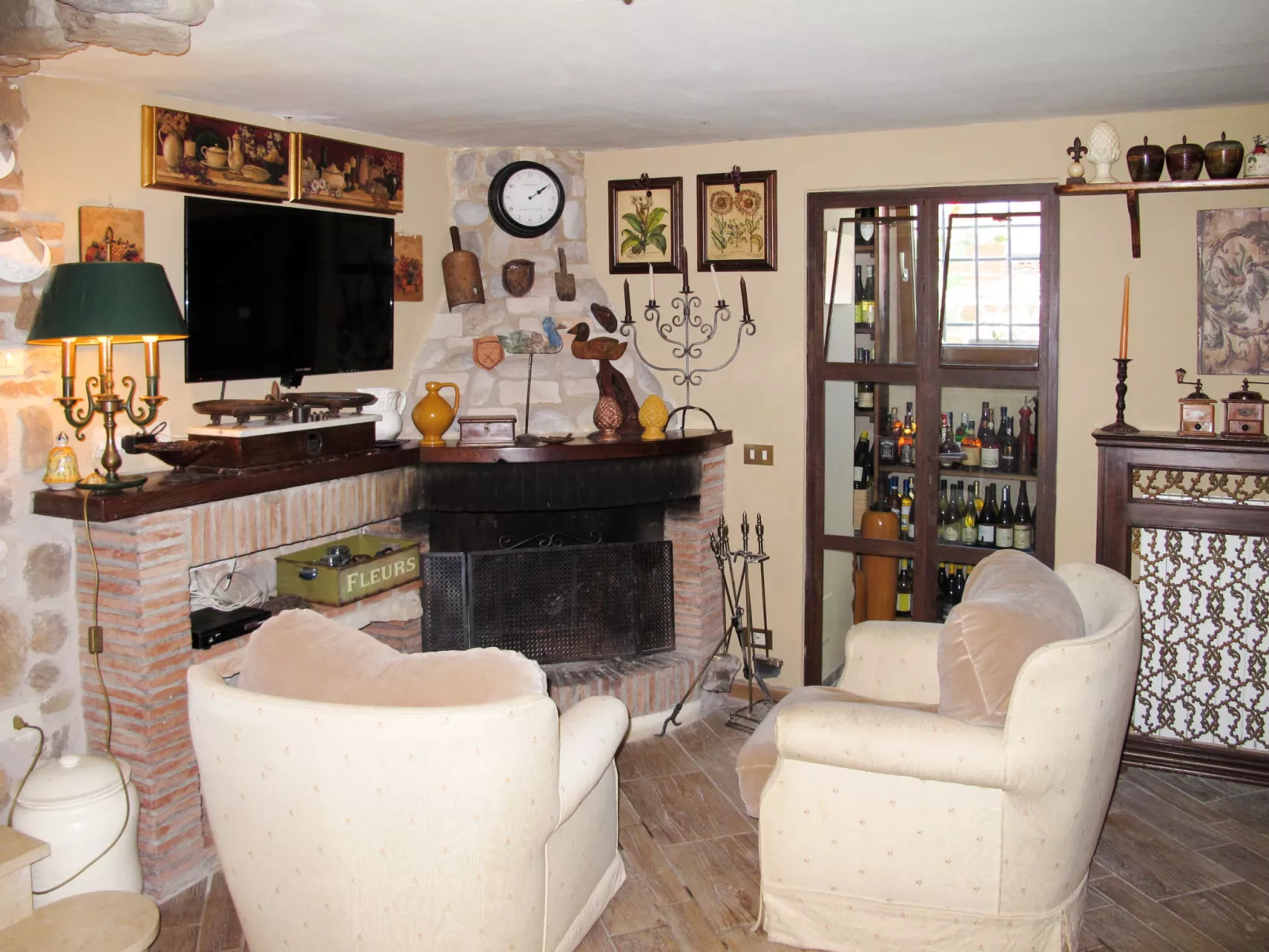 Capo Corso-Inside