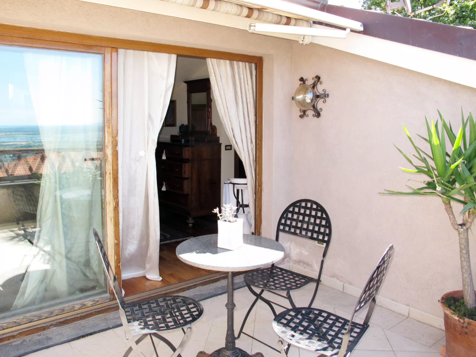 Capo Corso-Outside