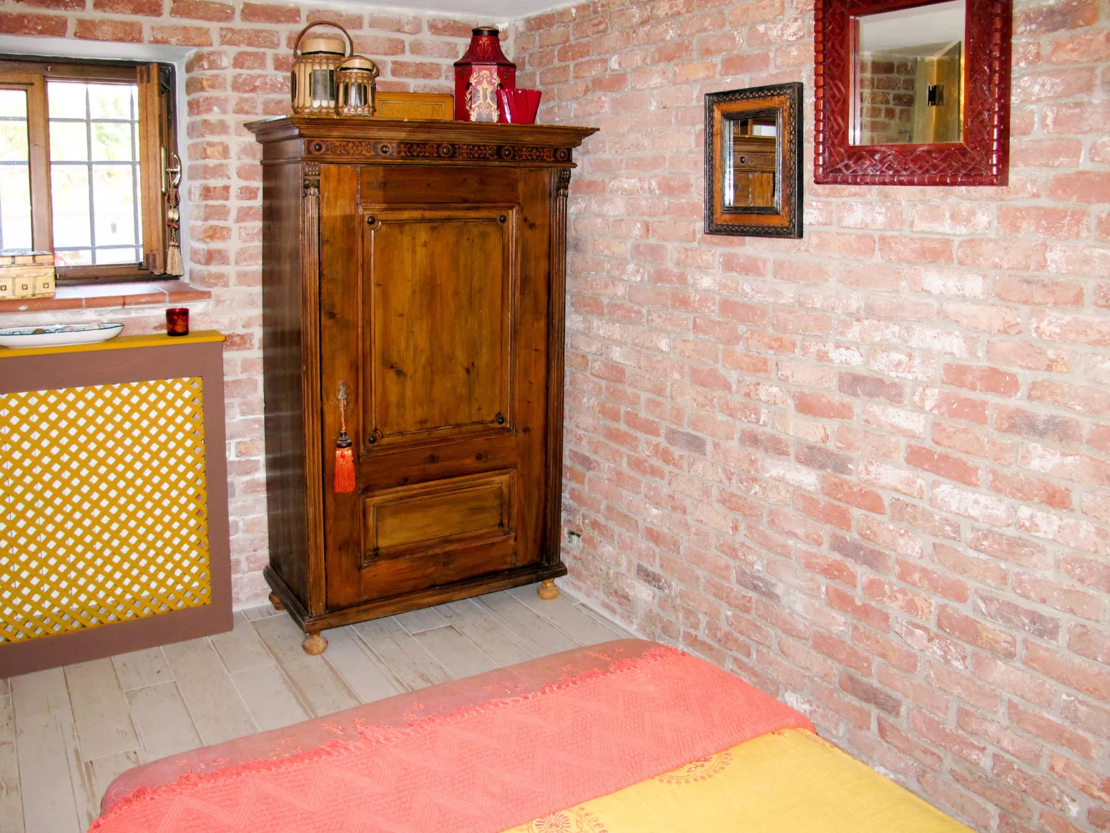 Capo Corso-Inside
