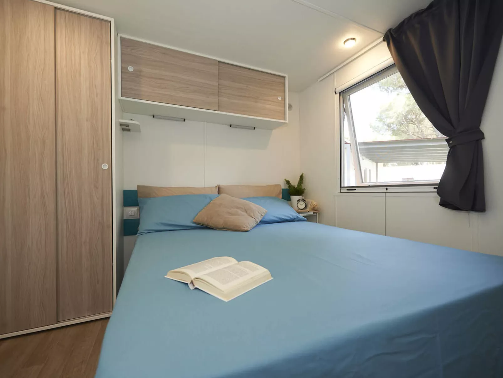 Maxi Caravan Ischia-Inside