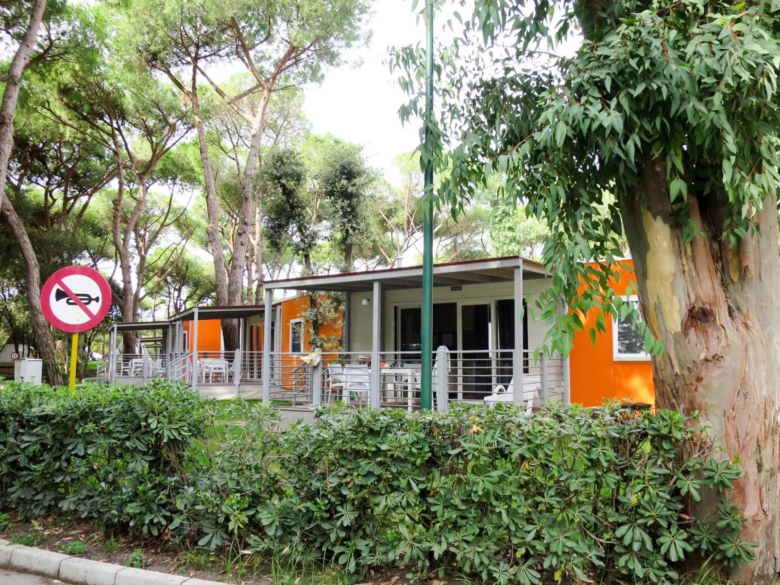 Maxi Caravan Ischia-Outside