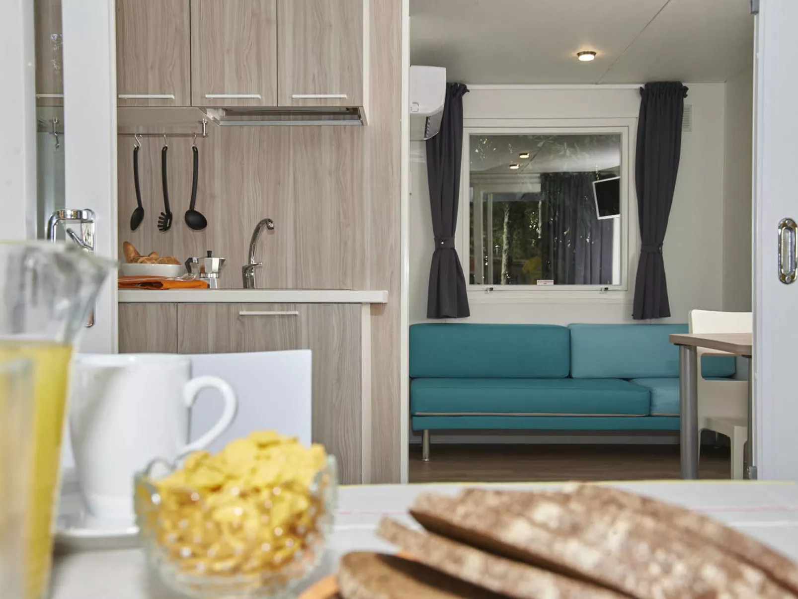 Maxi Caravan Ischia-Inside