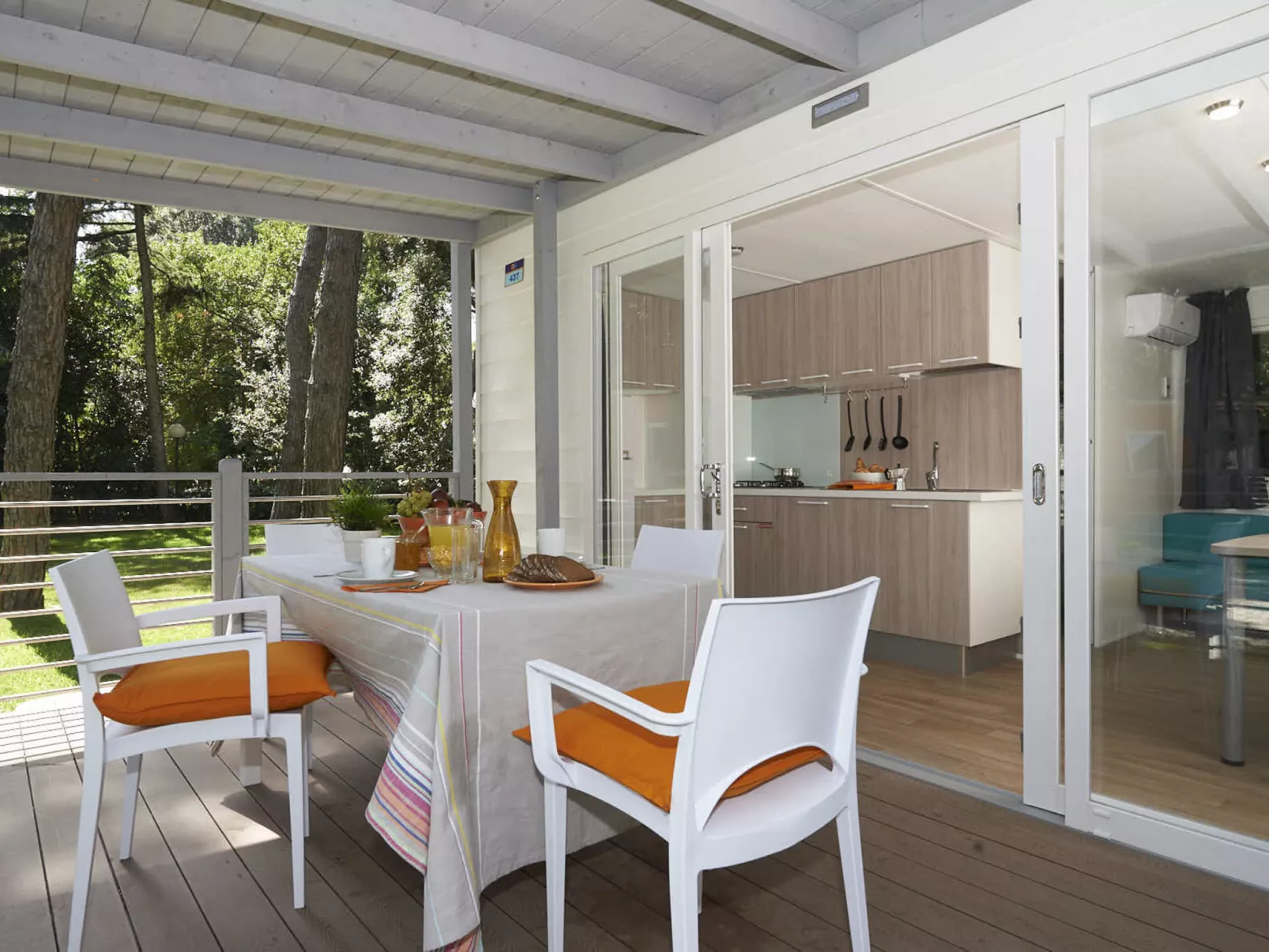 Maxi Caravan Ischia-Outside