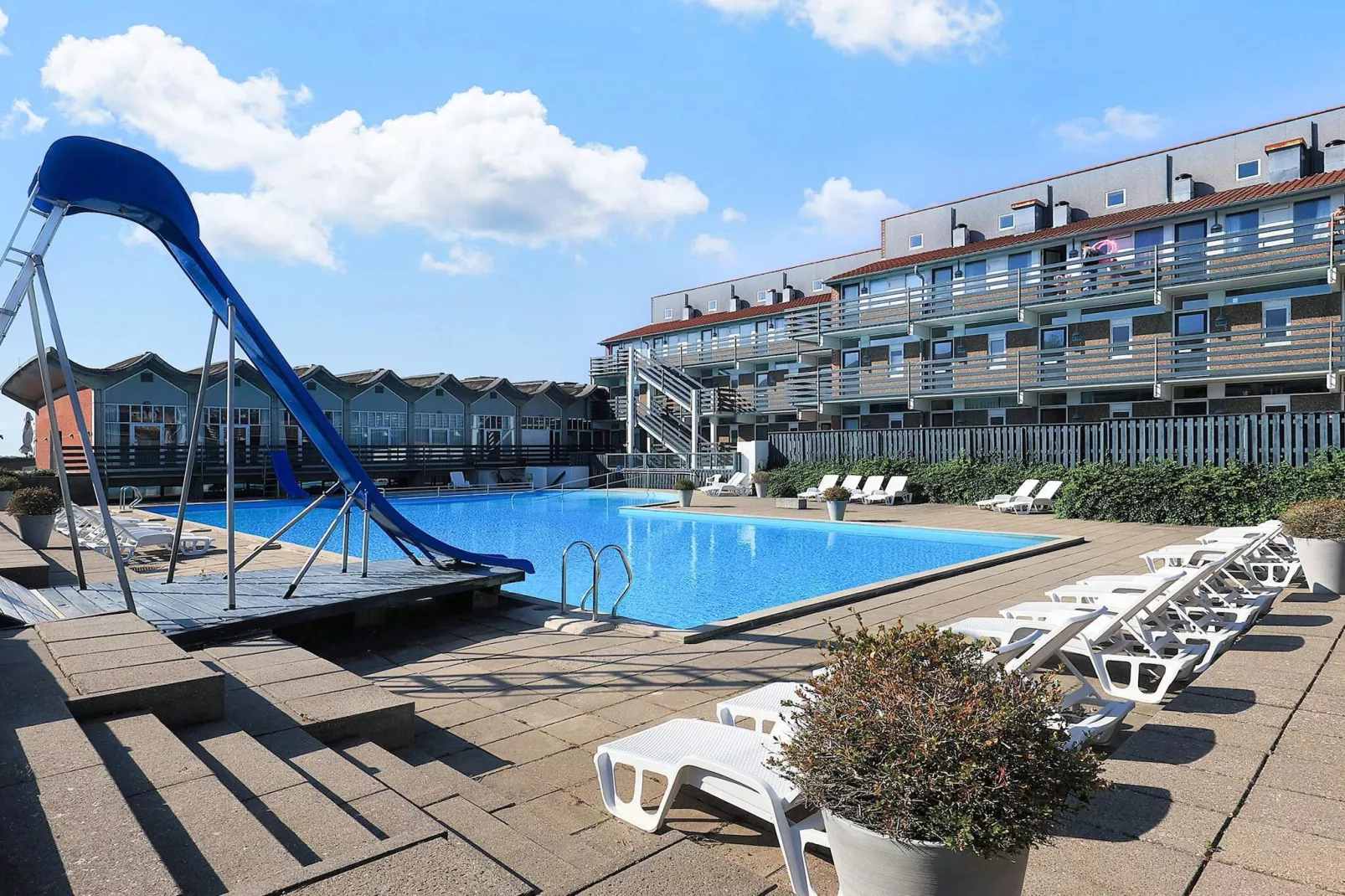 2½ room, 1 st floor-Pool