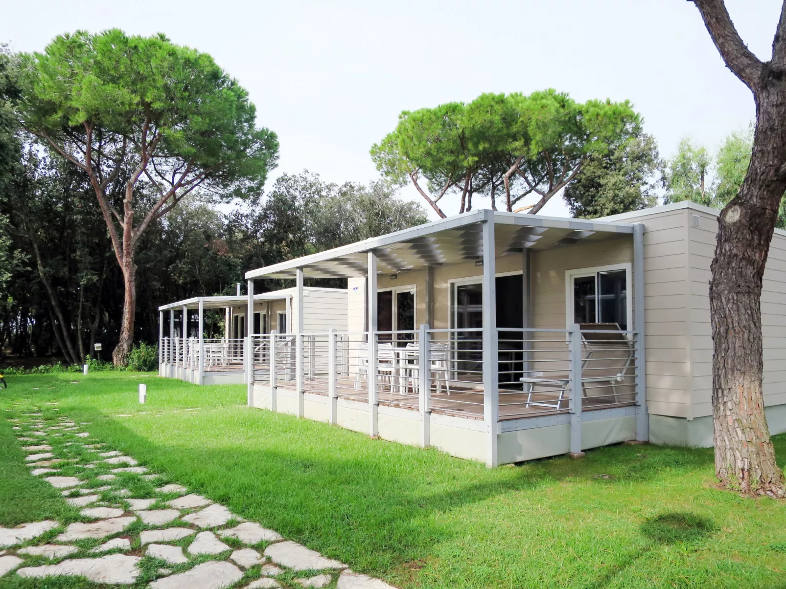 Maxi Caravan Capri-Outside