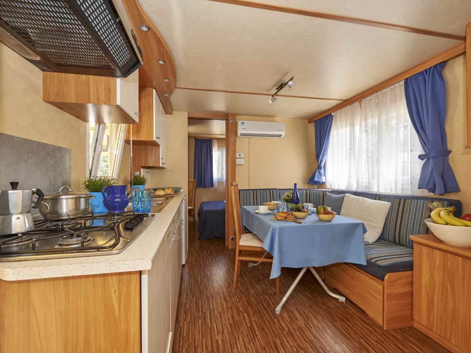 Maxi Caravan Escale-Inside