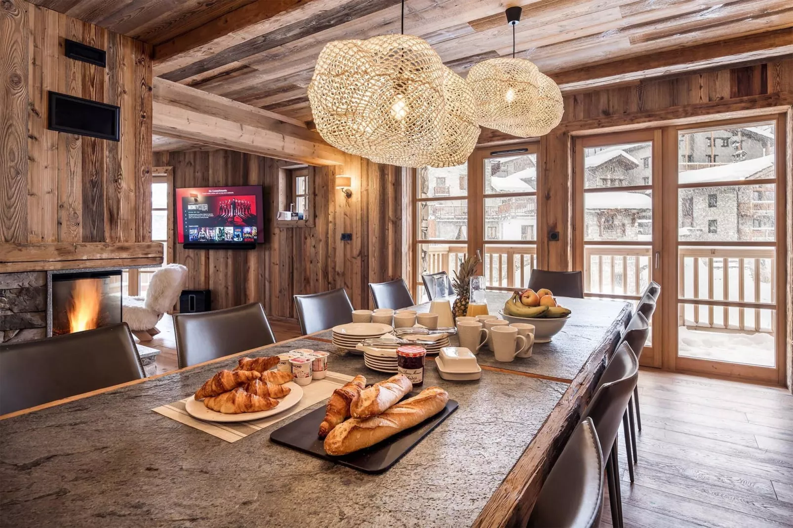 Chalet Les Sources de l'Isère-Dining room