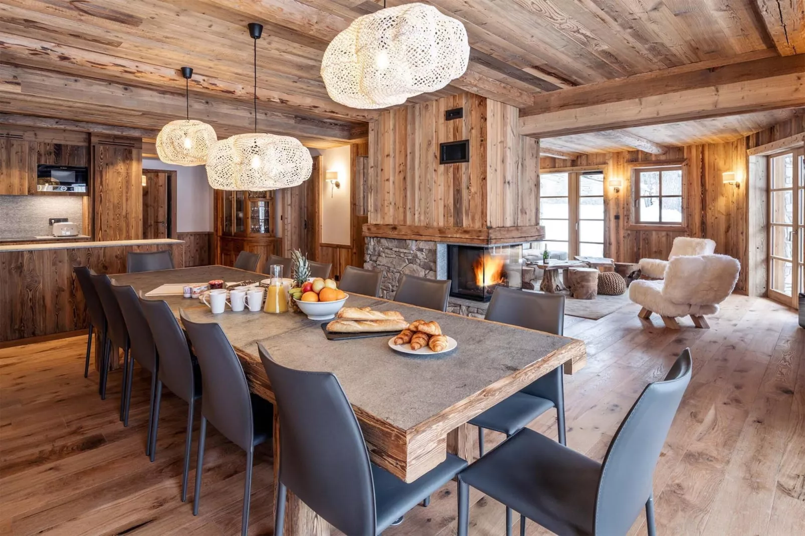 Chalet Les Sources de l'Isère-Dining room