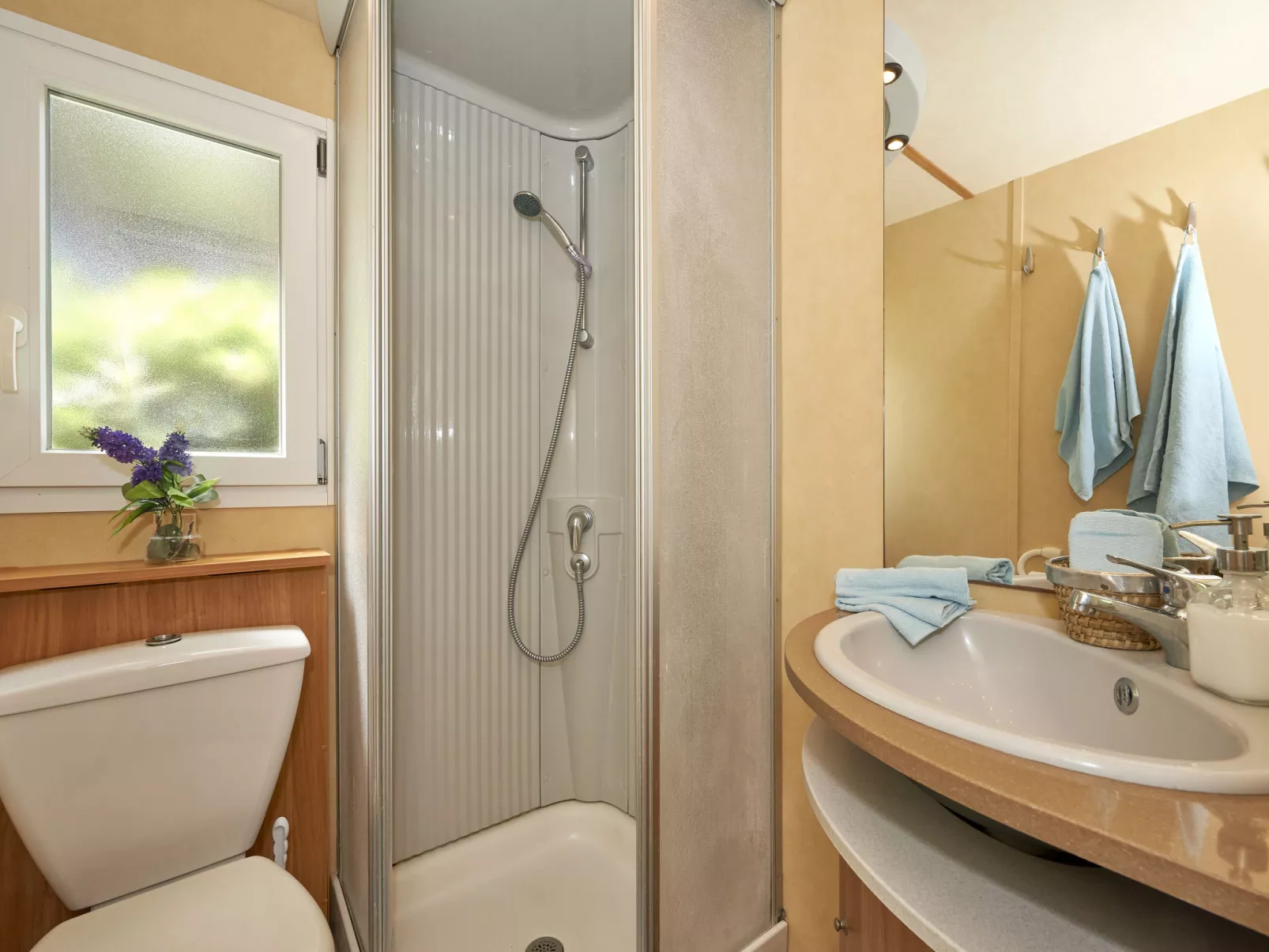 Maxi Caravan Escale-Inside