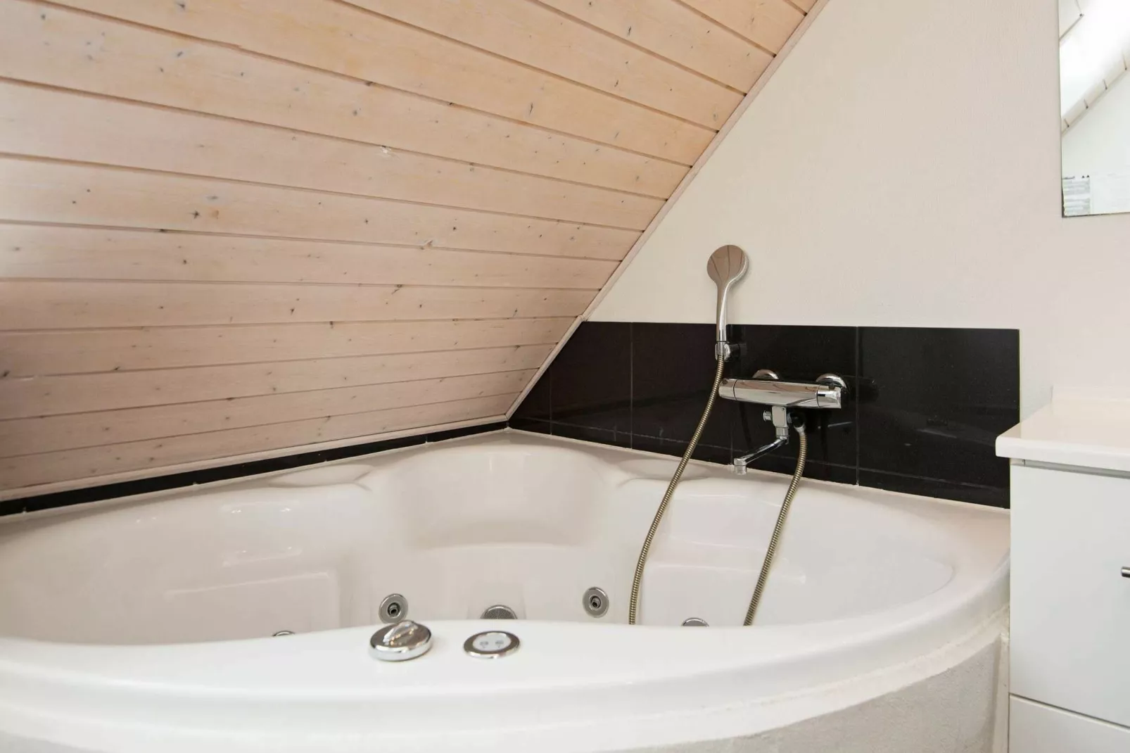 6 Personen Ferienhaus in Juelsminde-By Traum-Wellnessbereich