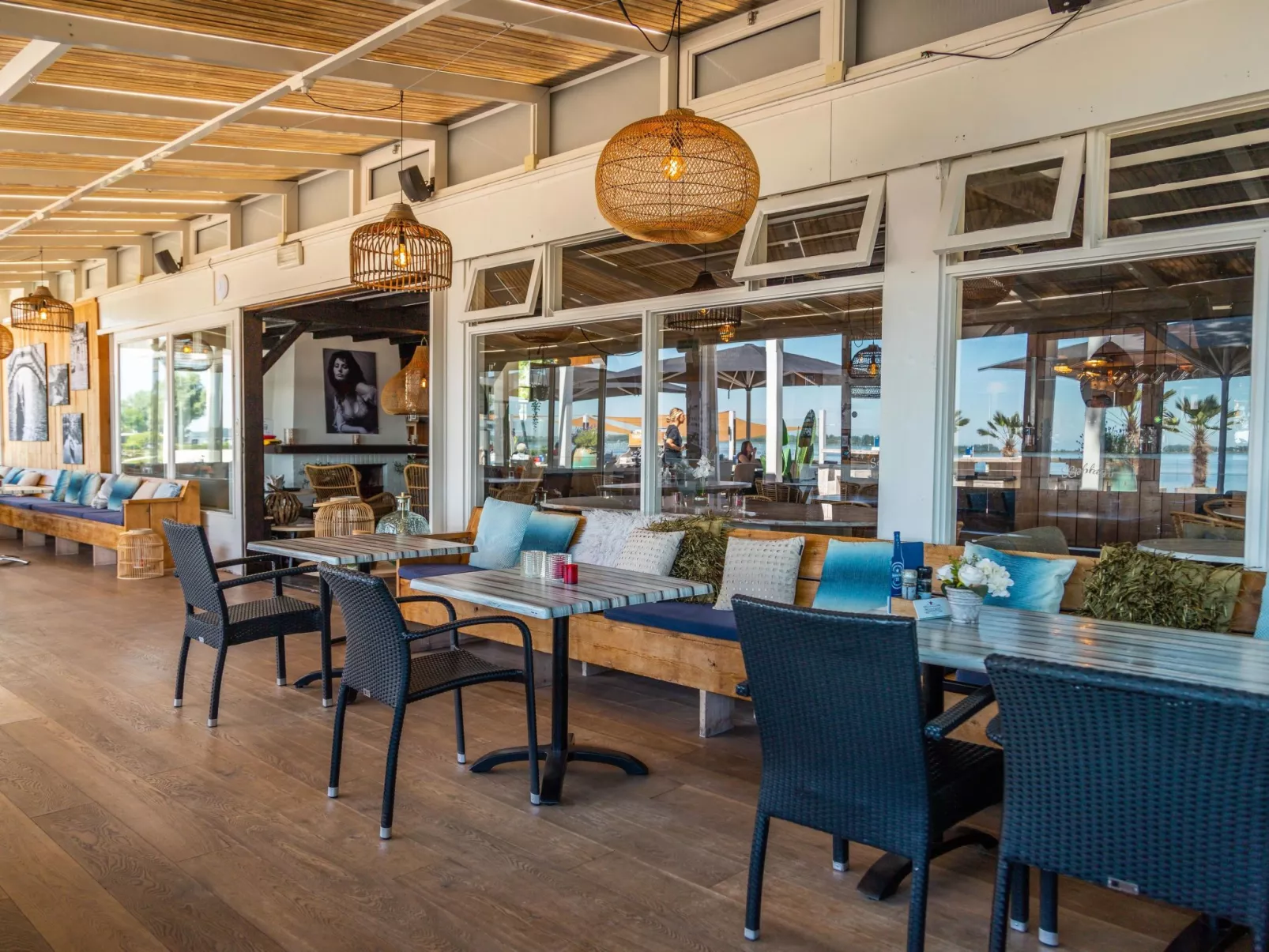 Exclusif Waterfront 4-Outside