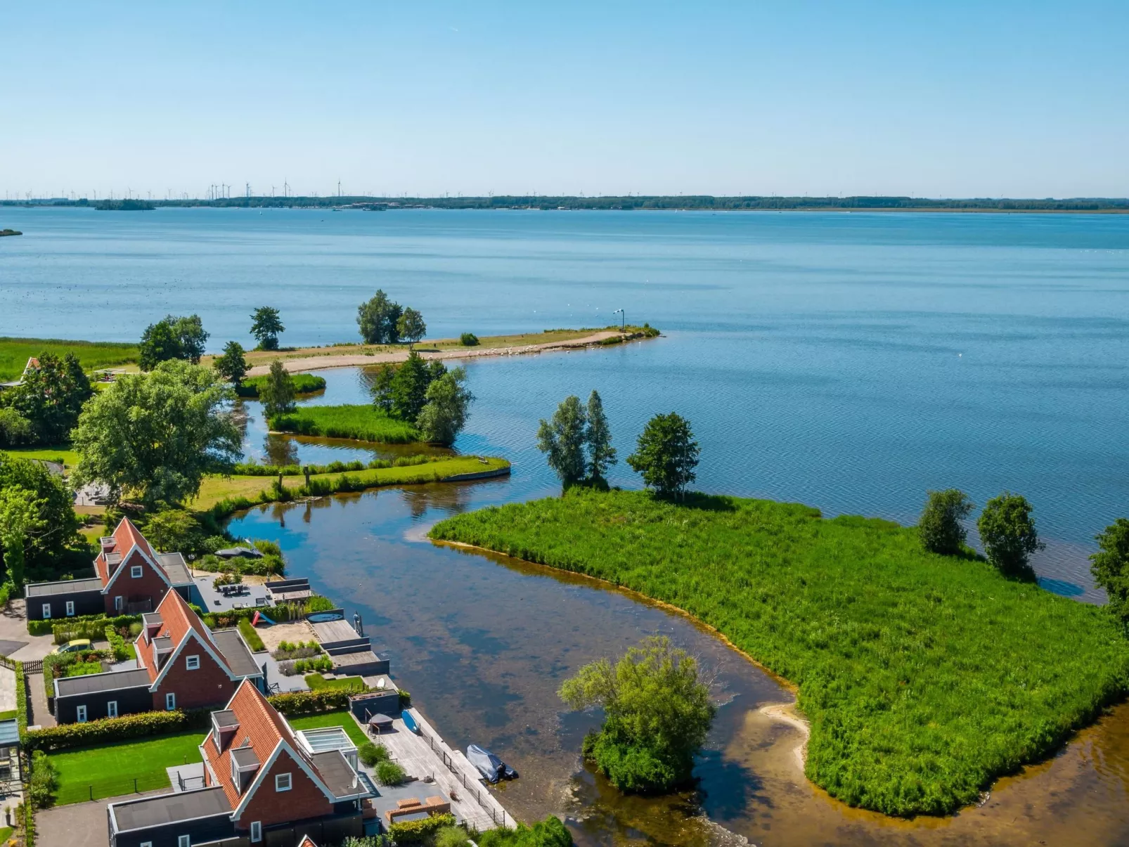 Exclusif Waterfront 4-Outside
