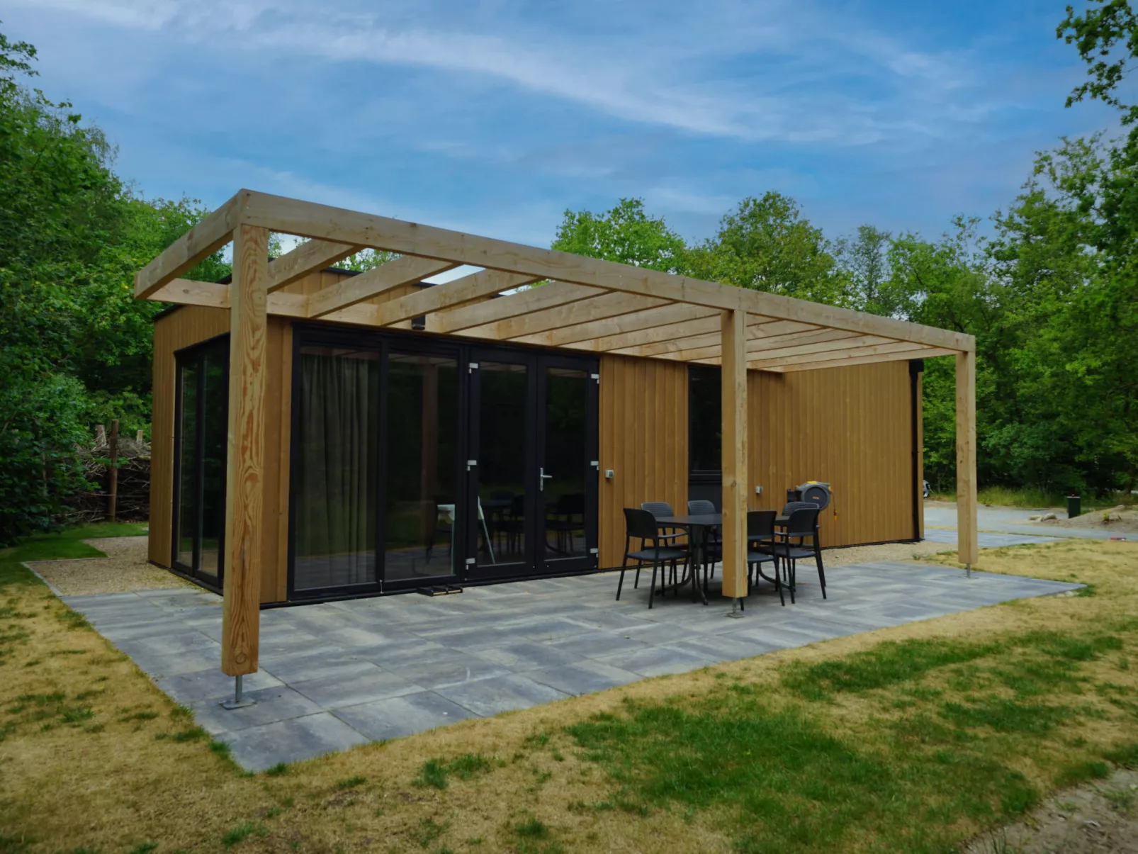 Cube Hottub 6-Outside