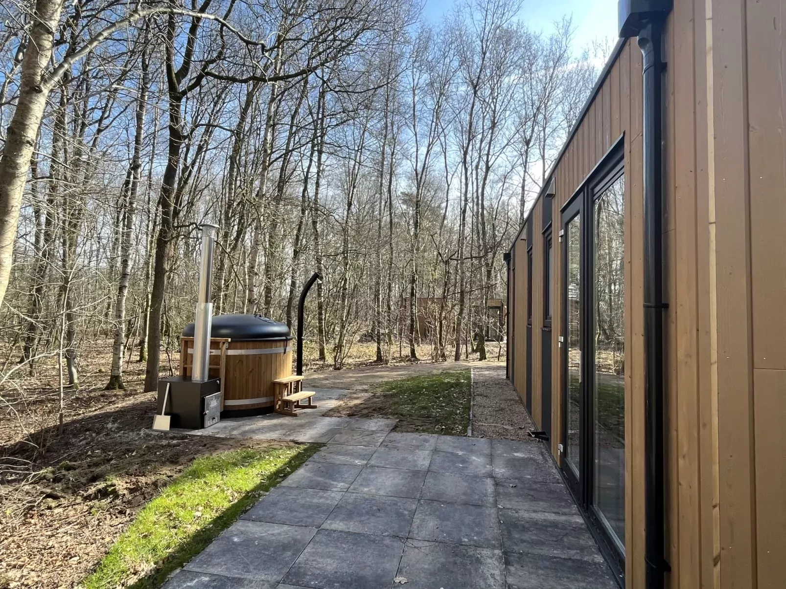 Cube Hottub 6-Outside