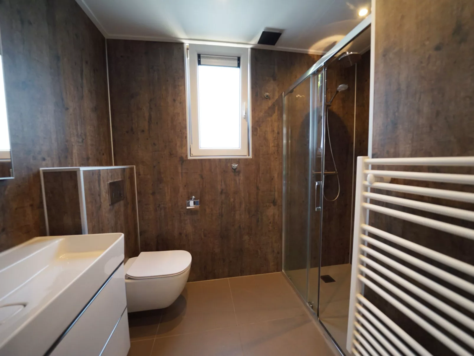 Cube Hottub 6-Inside