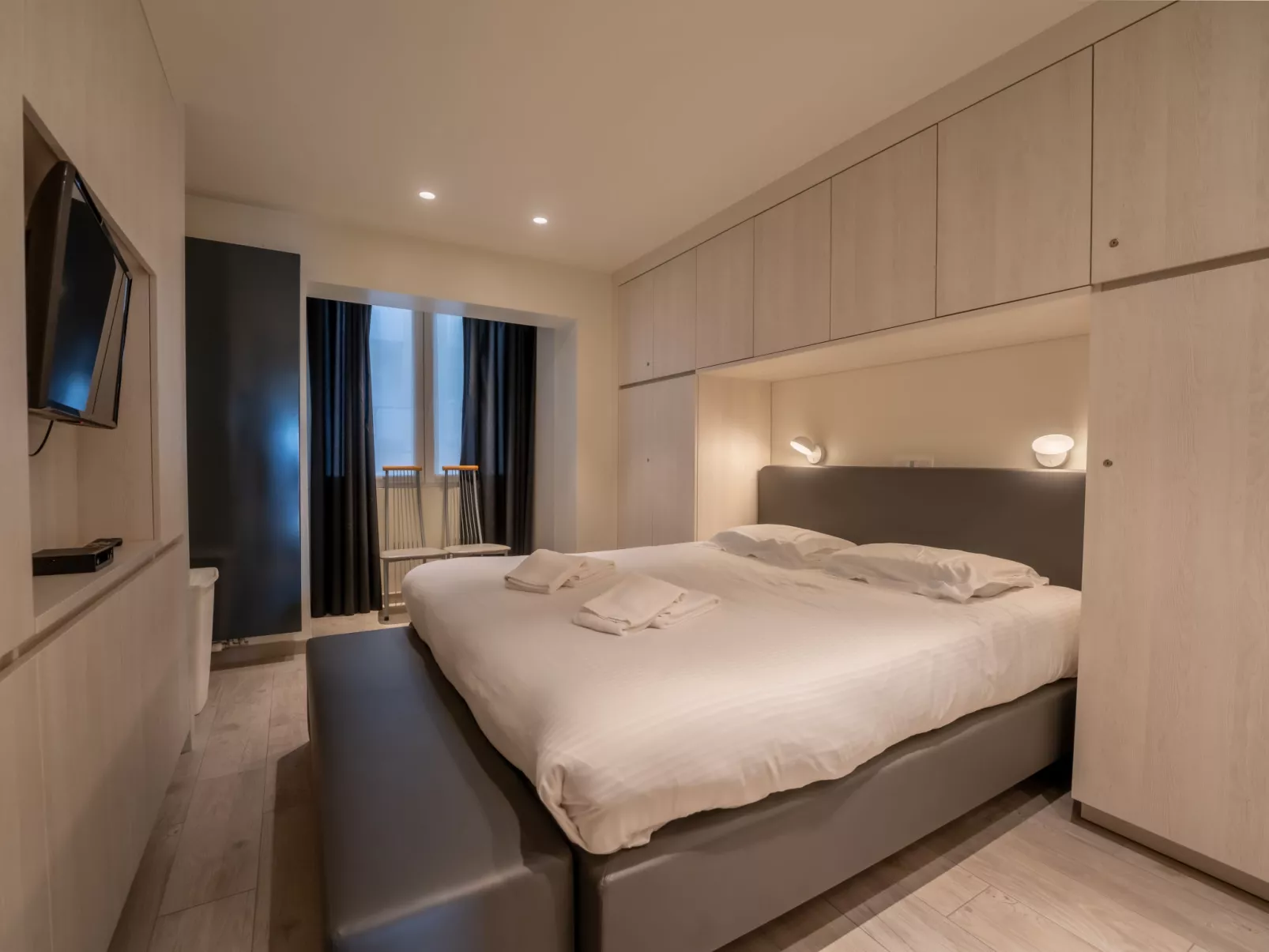 Bella II with harbour view-Inside