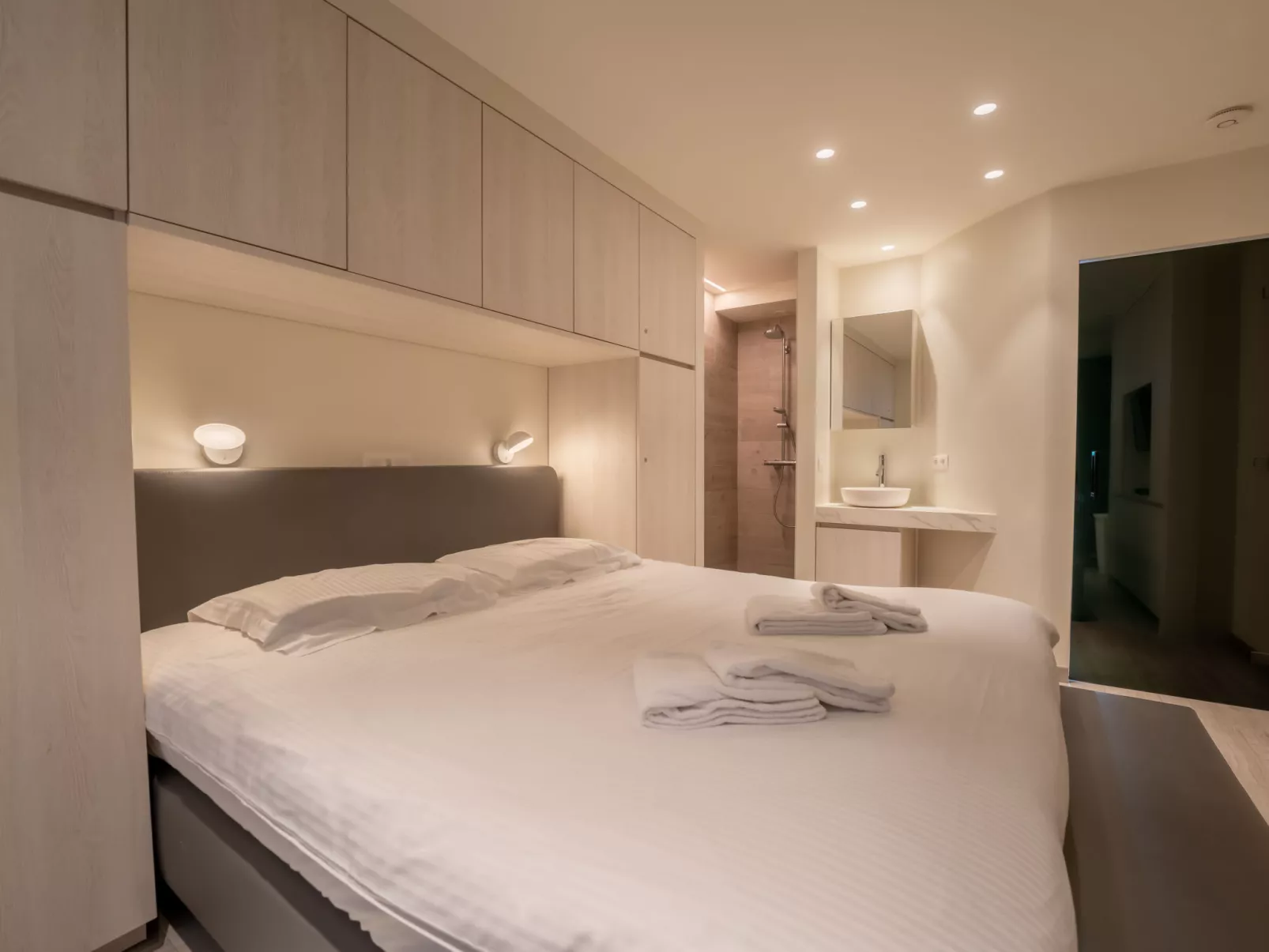 Bella II with harbour view-Inside